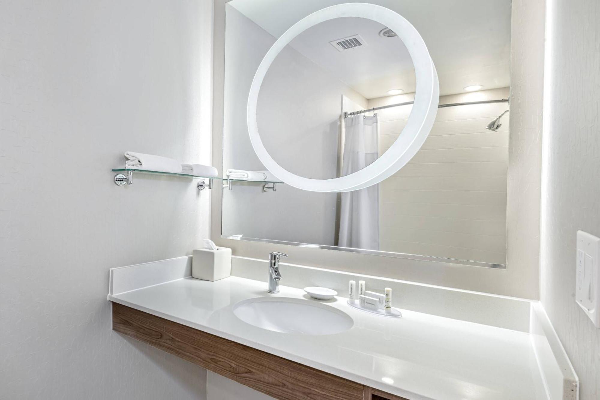 Springhill By Marriott Airport 3*