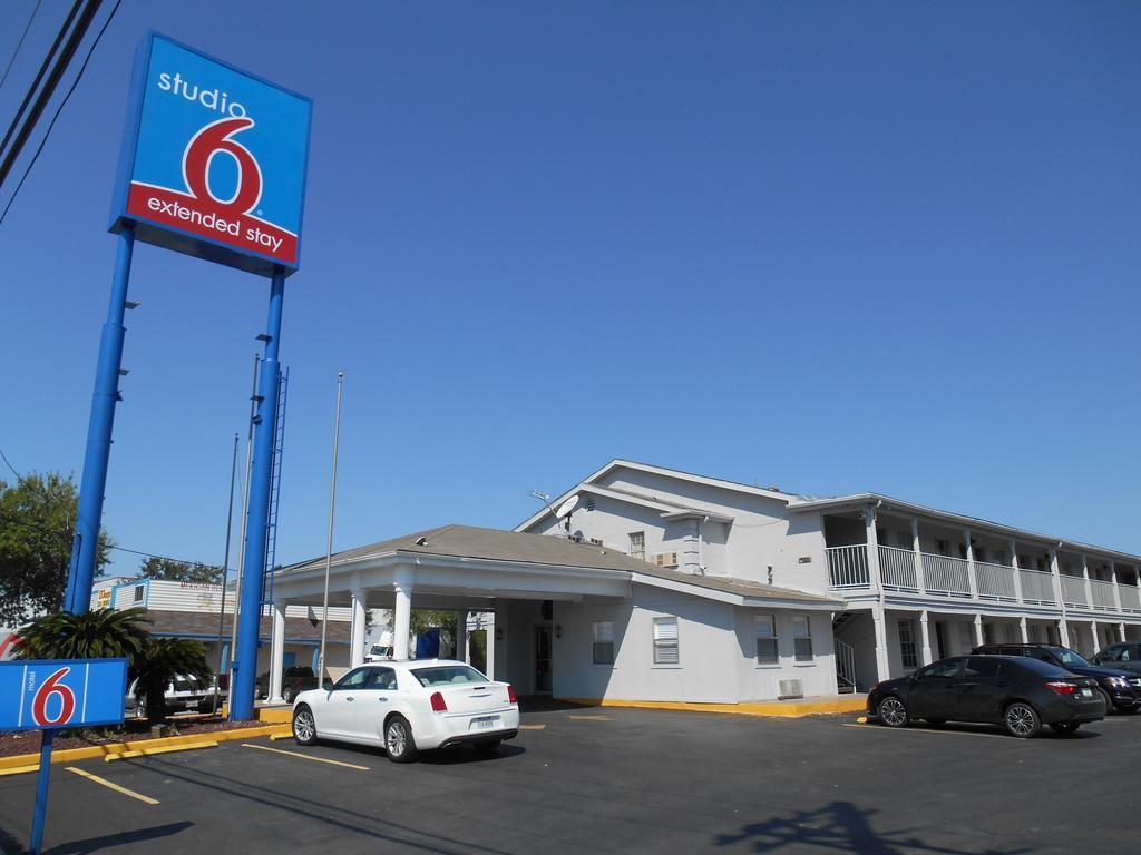 Hotel 6-san Antonio, Tx - Sam Houston Area San Antonio