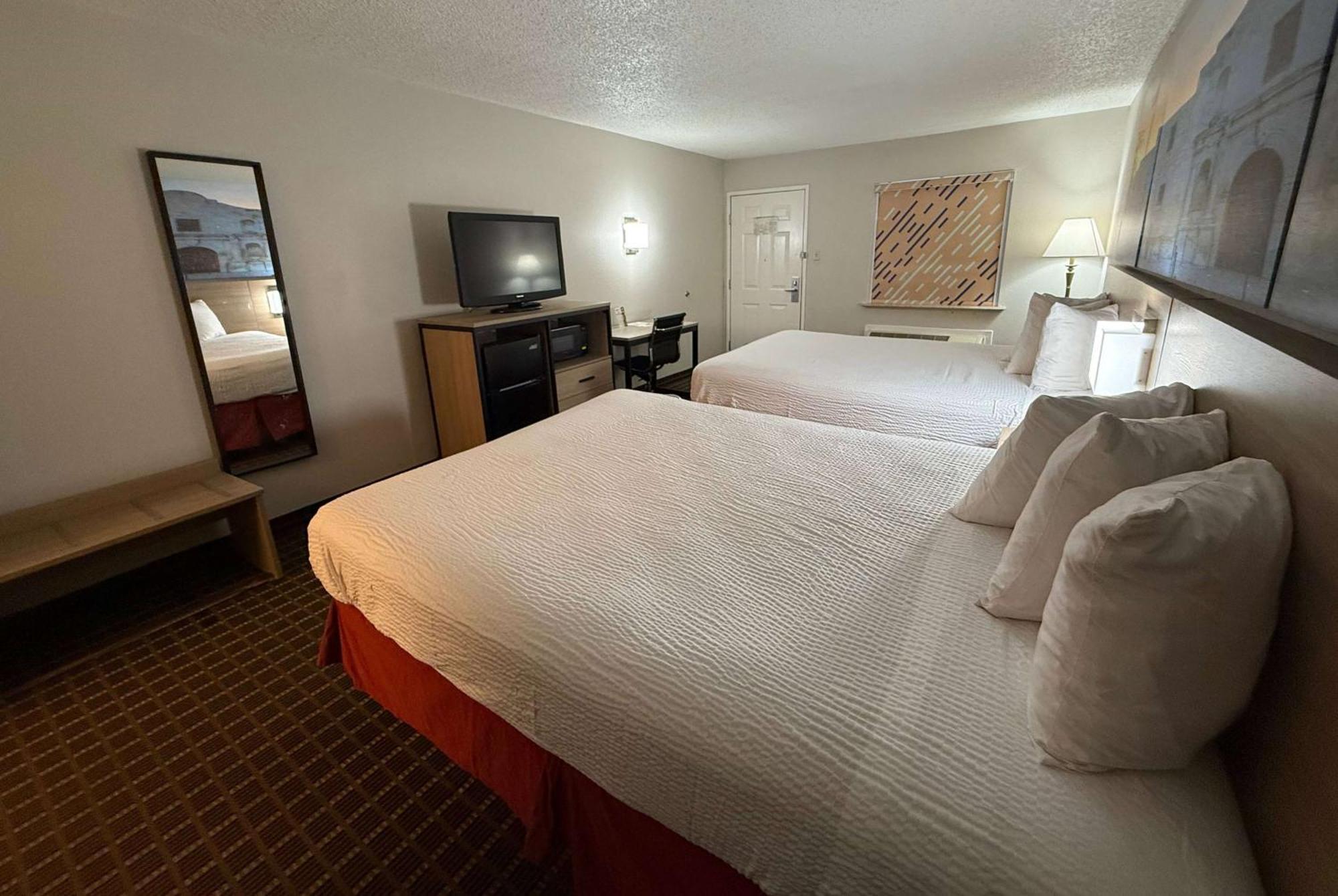 Hotel Days By Wyndham Interstate Hwy 35 North