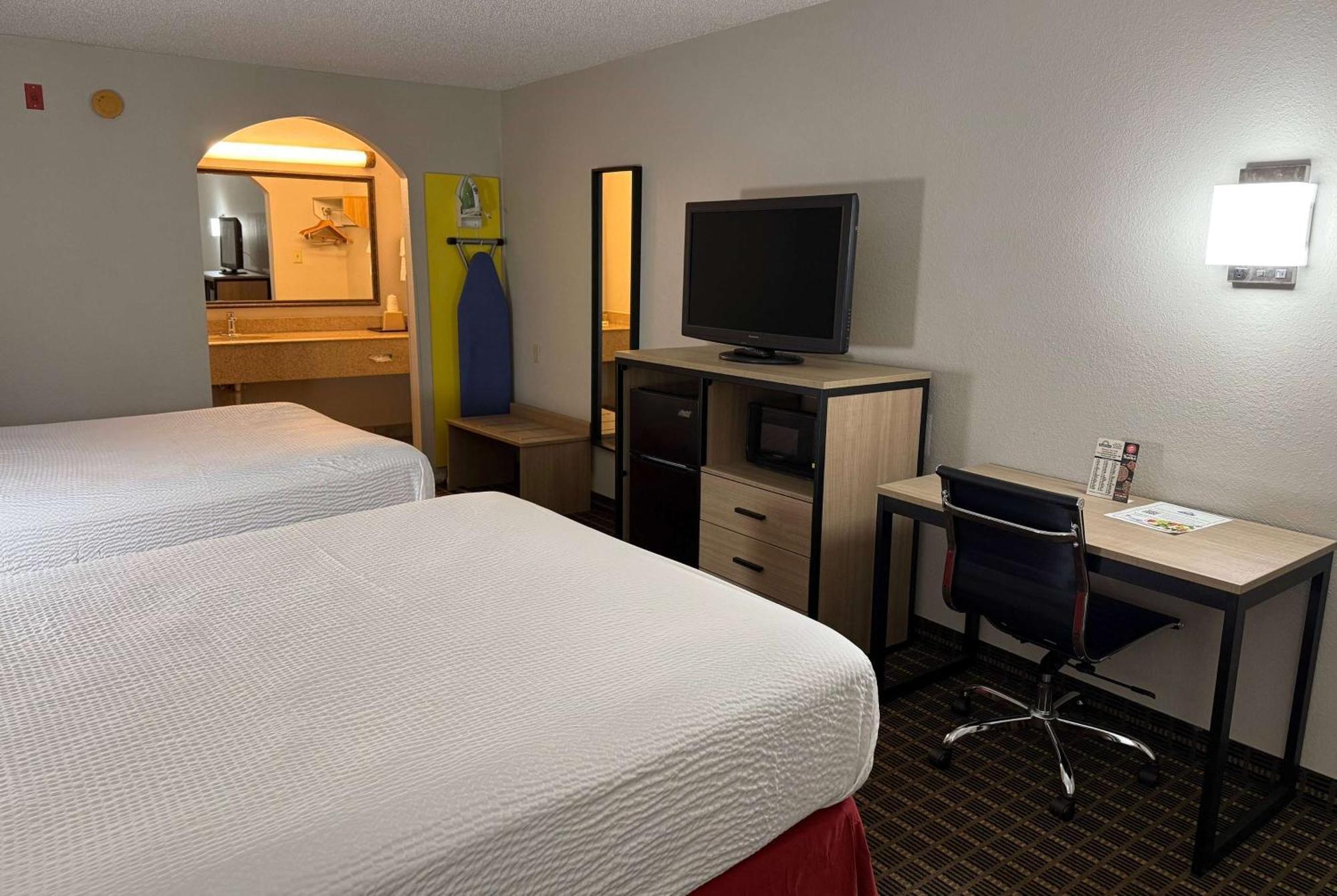 Hotel Days By Wyndham Interstate Hwy 35 North 2*