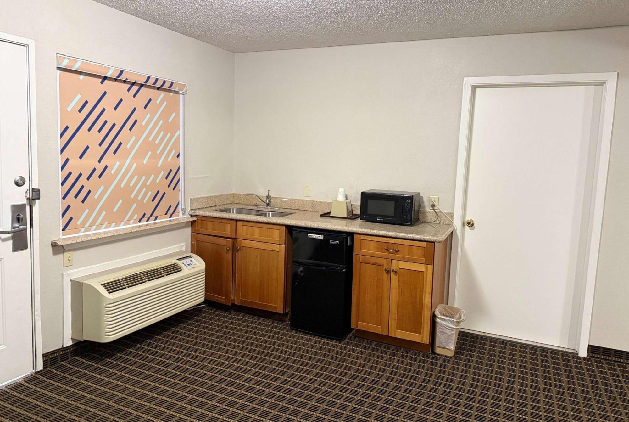 Hotel Days By Wyndham Interstate Hwy 35 North San Antonio