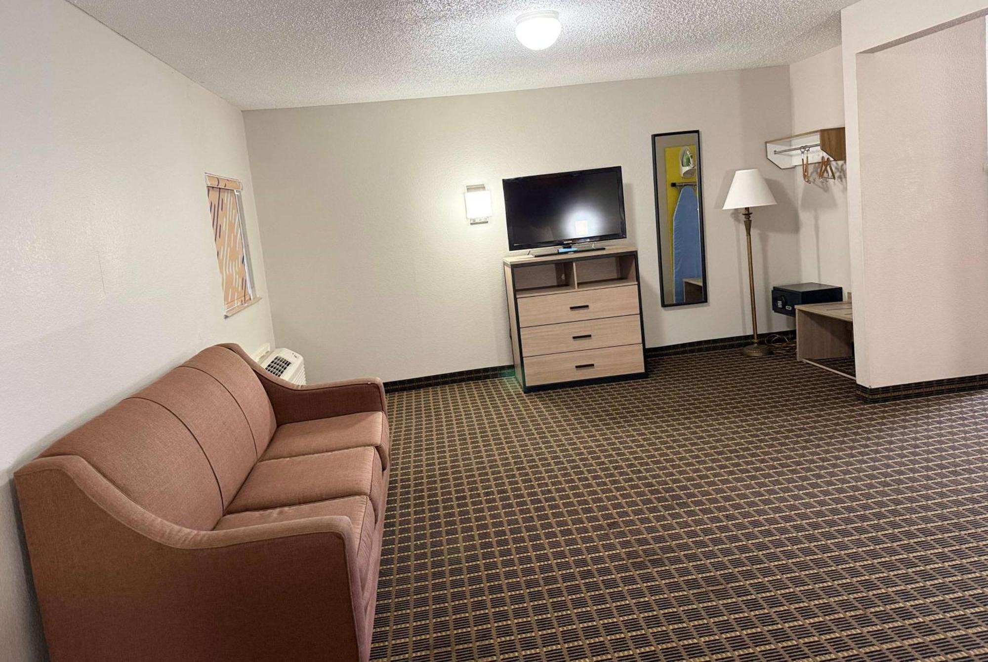 Hotel Days By Wyndham Interstate Hwy 35 North