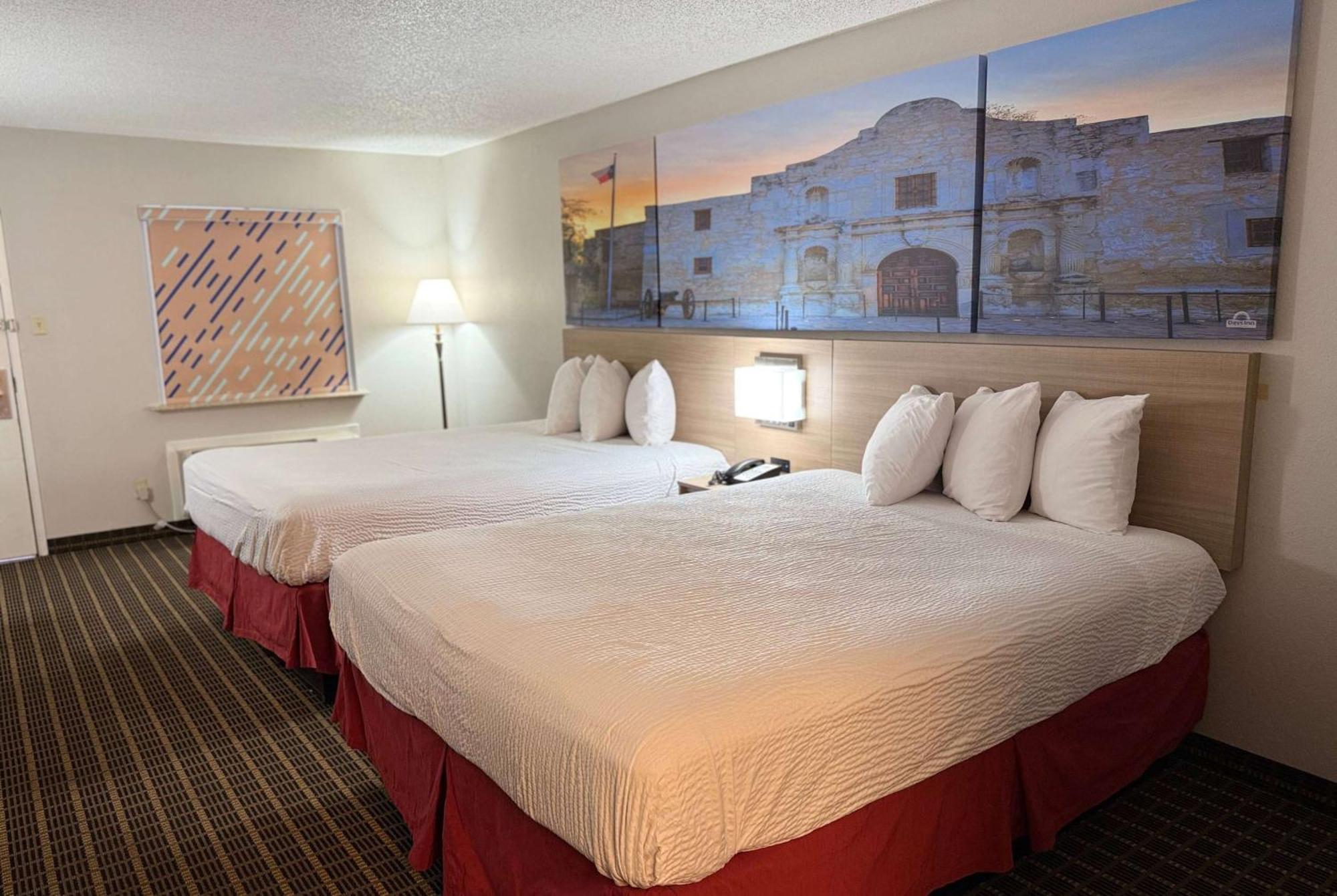 Days By Wyndham Interstate Hwy 35 North Hotel
