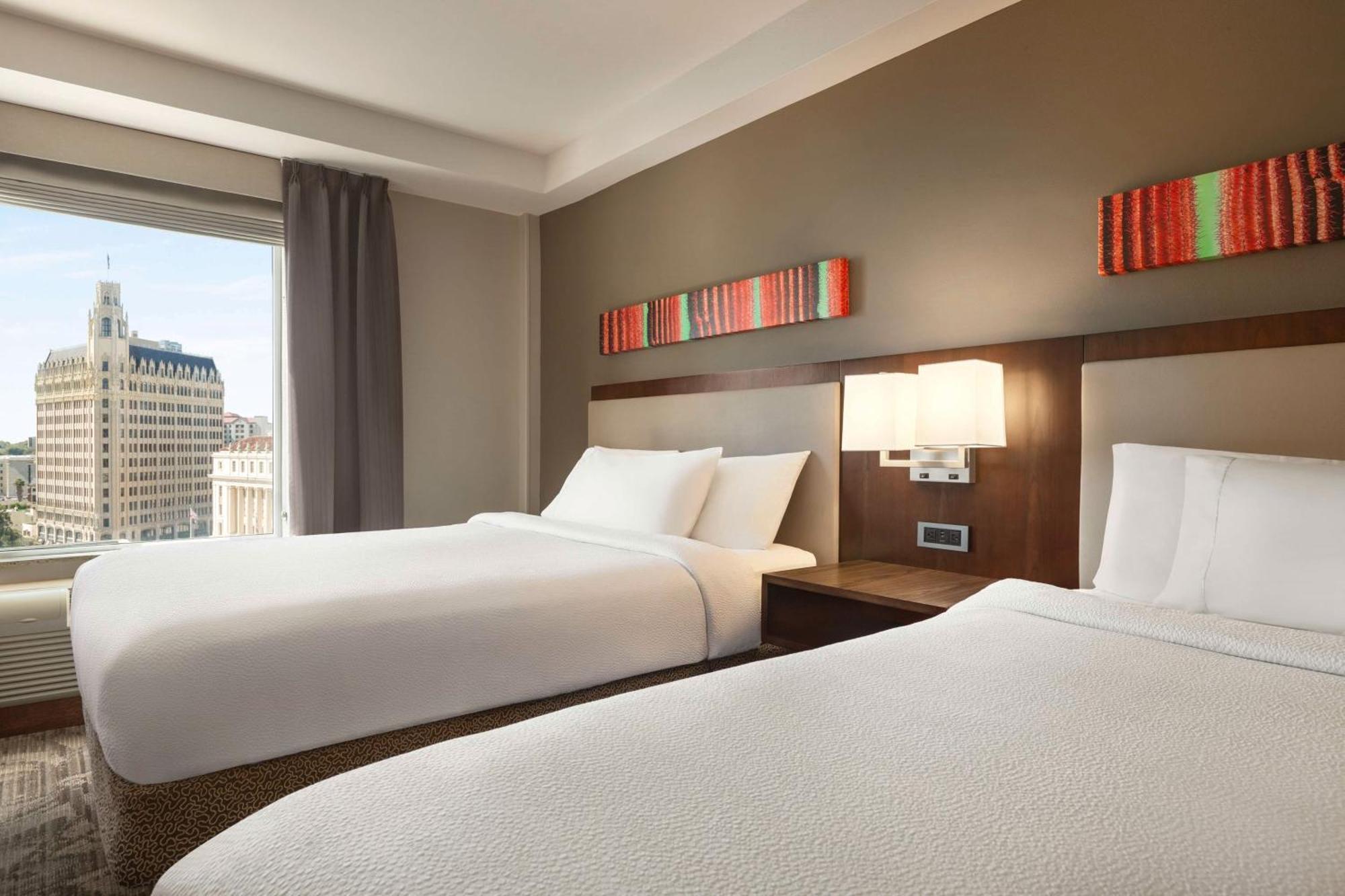 Hilton Garden Downtown Riverwalk