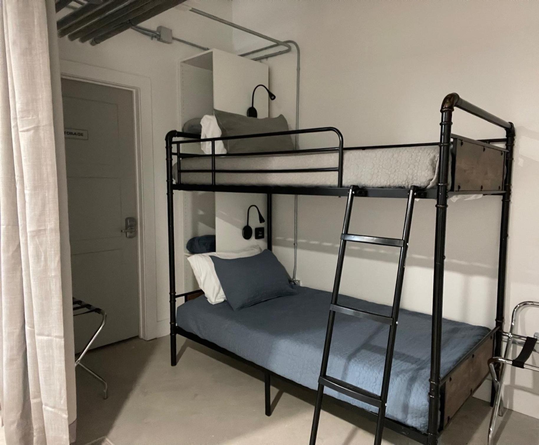 Fyrebird Place - Industrial Loft With Pavilion & Yard Apartment San Antonio