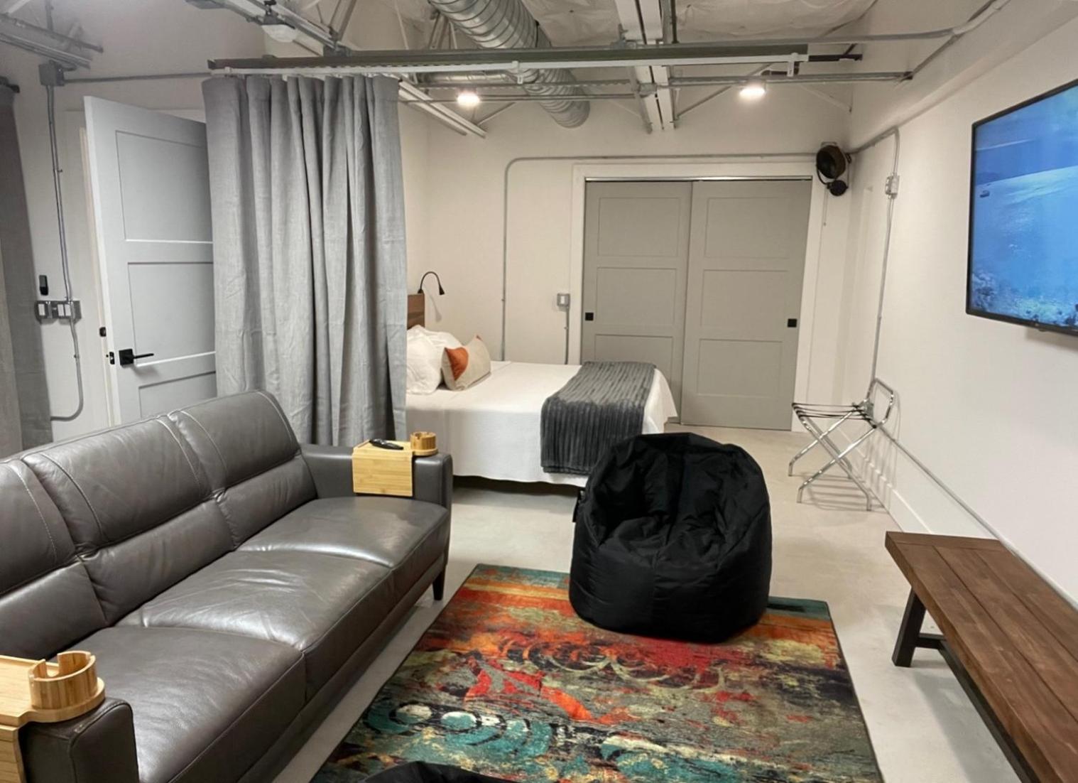 Apartment Fyrebird Place - Industrial Loft With Pavilion & Yard San Antonio