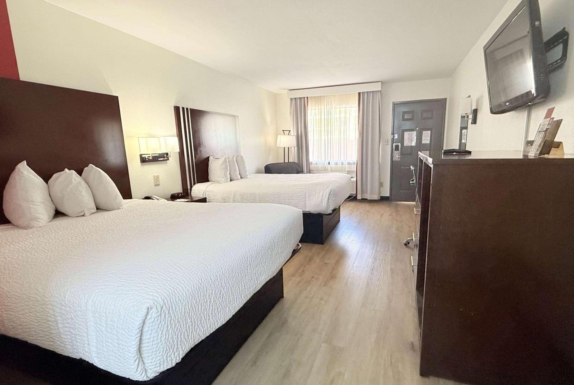 Ramada By Wyndham Near Seaworld - Lackland Afb