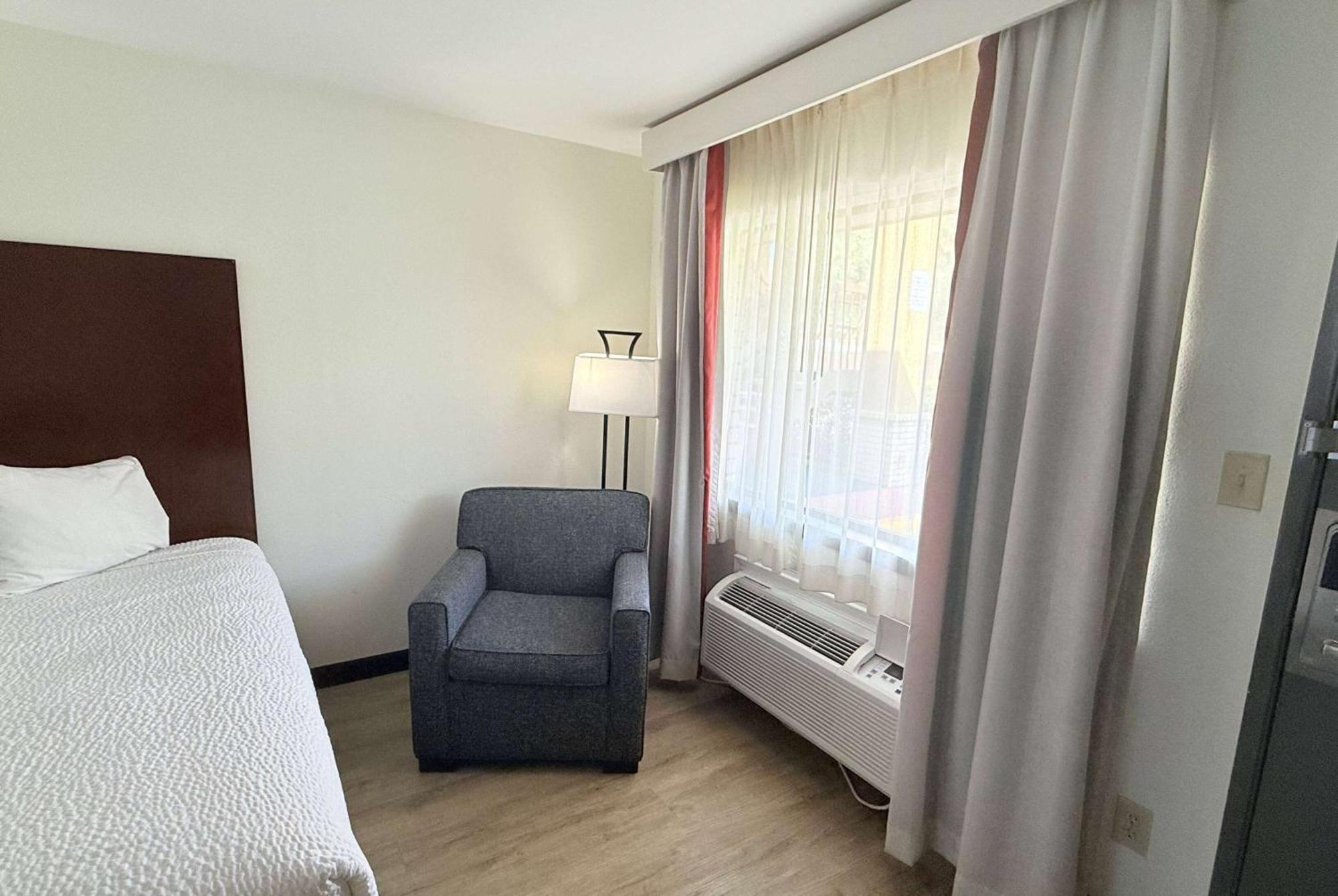 Hotel Ramada By Wyndham Near Seaworld - Lackland Afb
