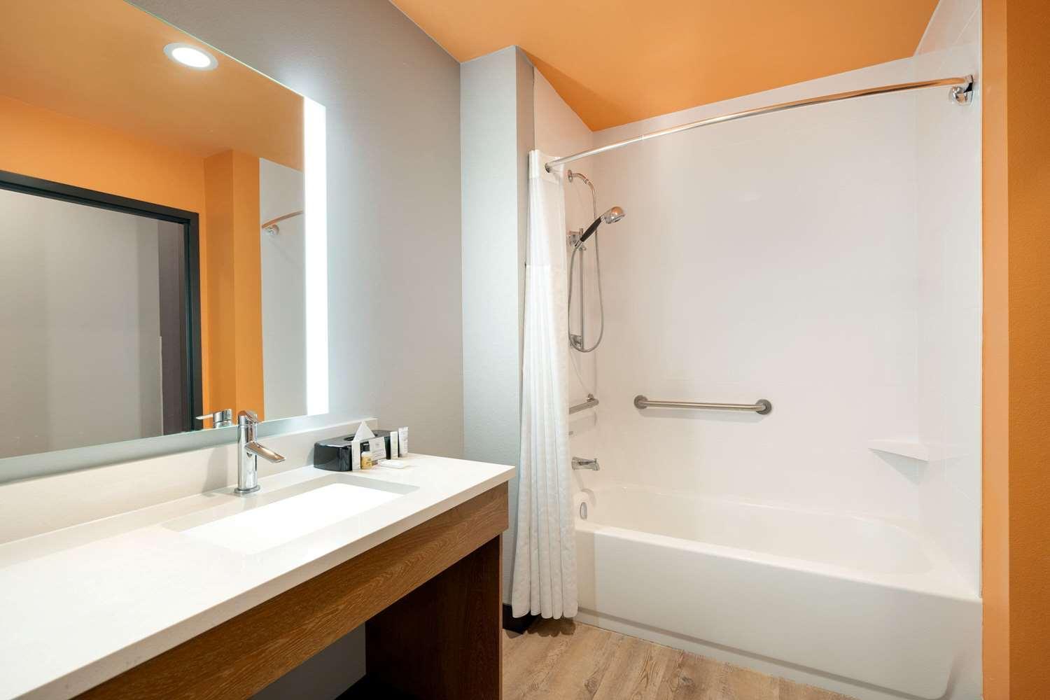 Hotel La Quinta & By Wyndham Seaworld Lafb 3*