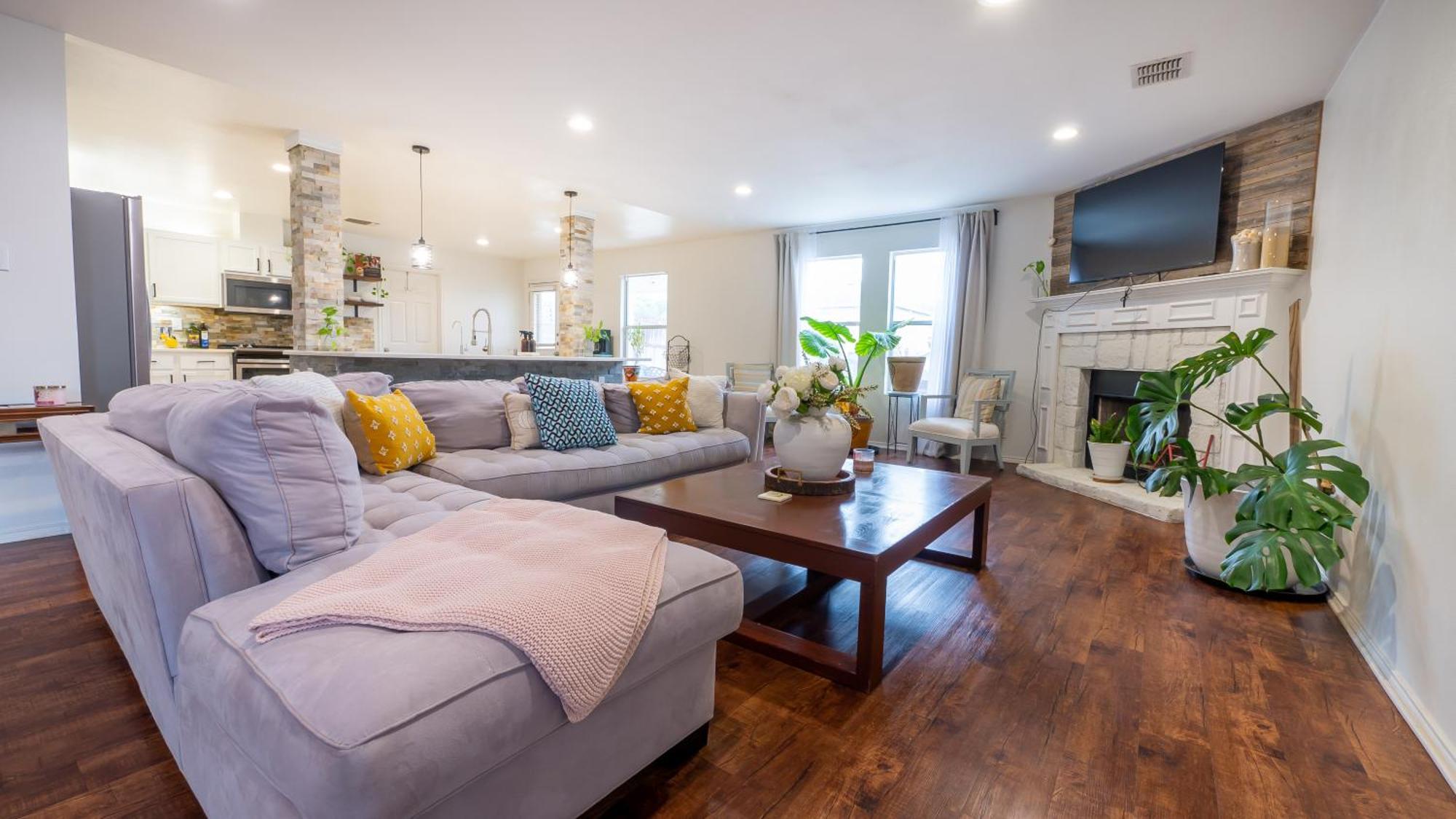 Lux & Spacious, Hillside, Accessibility Friendly Villa *