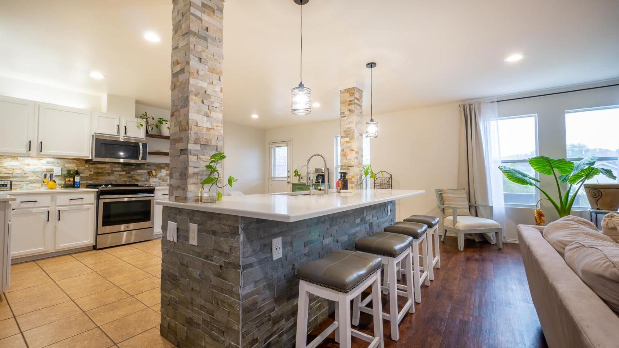 Villa Lux & Spacious, Hillside, Accessibility Friendly