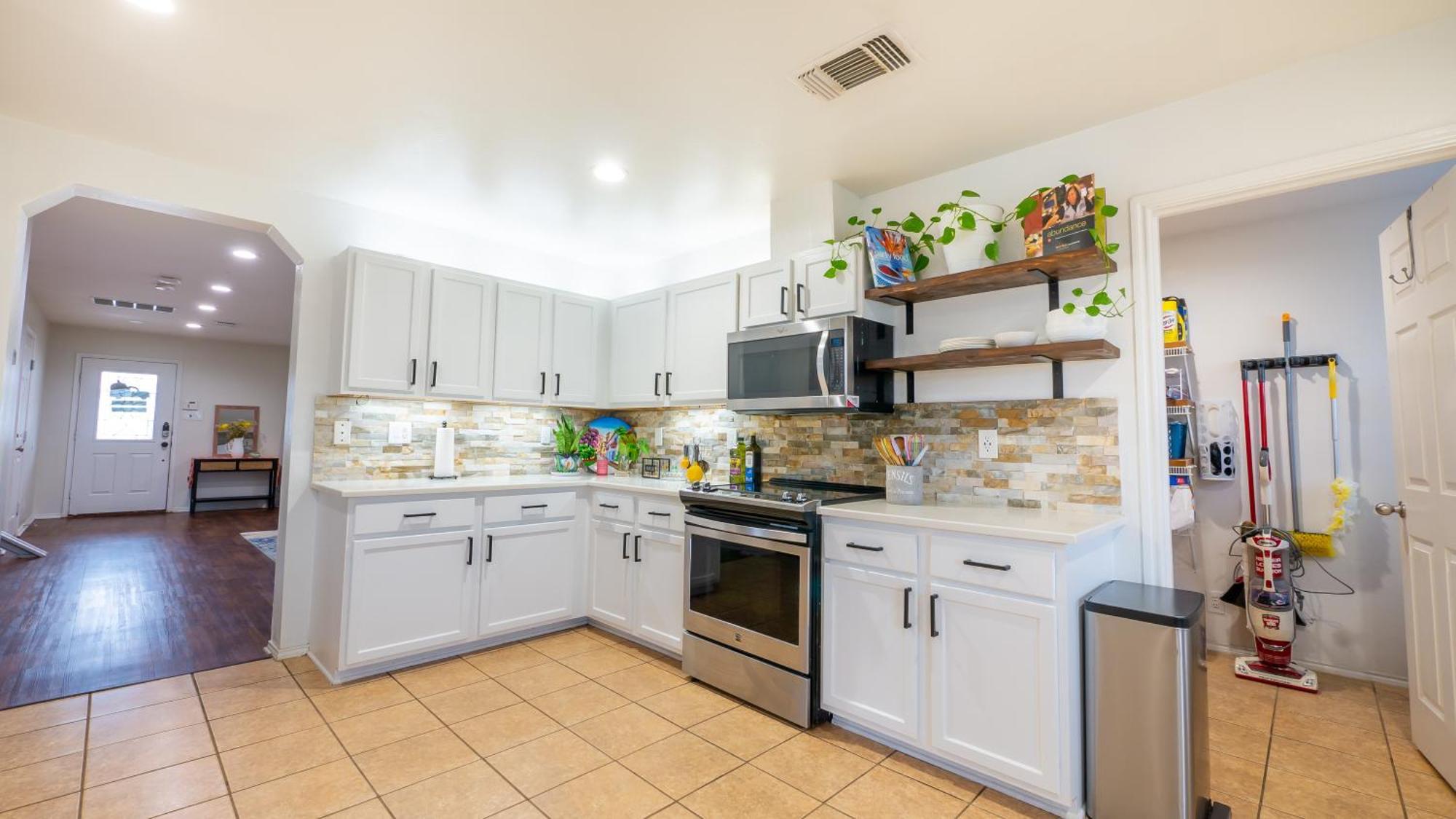 Lux & Spacious, Hillside, Accessibility Friendly * San Antonio