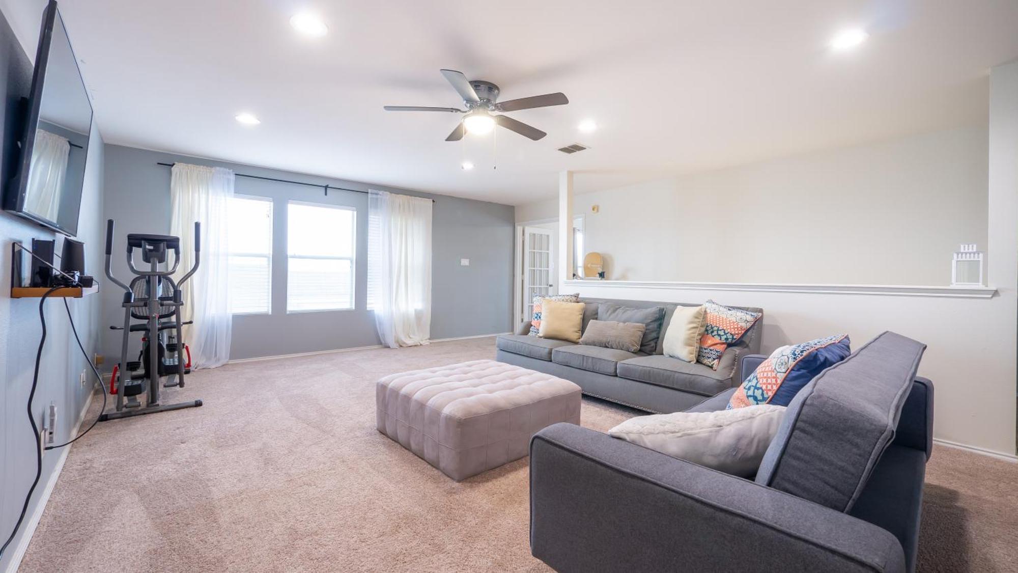 Villa Lux & Spacious, Hillside, Accessibility Friendly San Antonio
