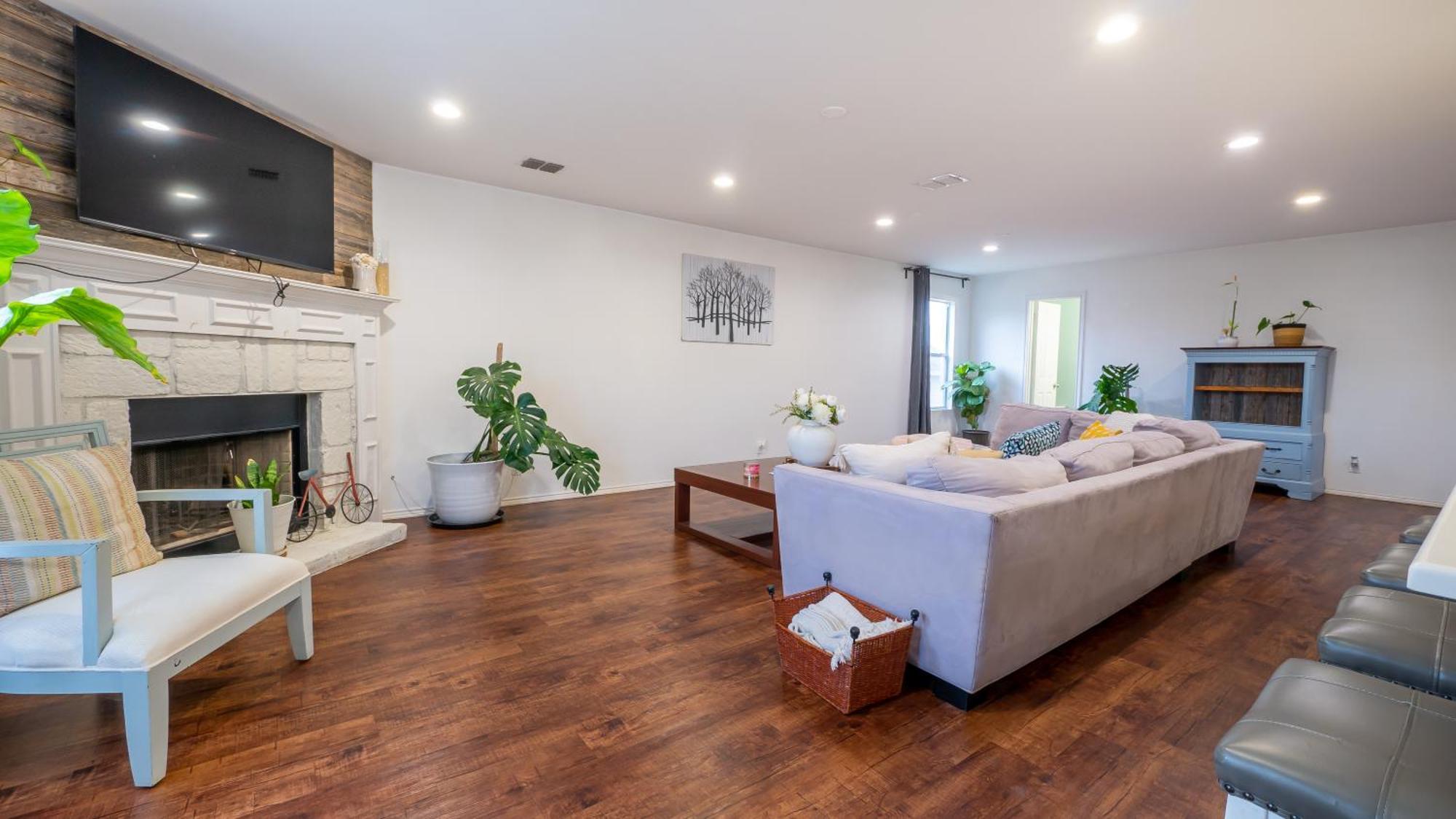 Lux & Spacious, Hillside, Accessibility Friendly Villa *