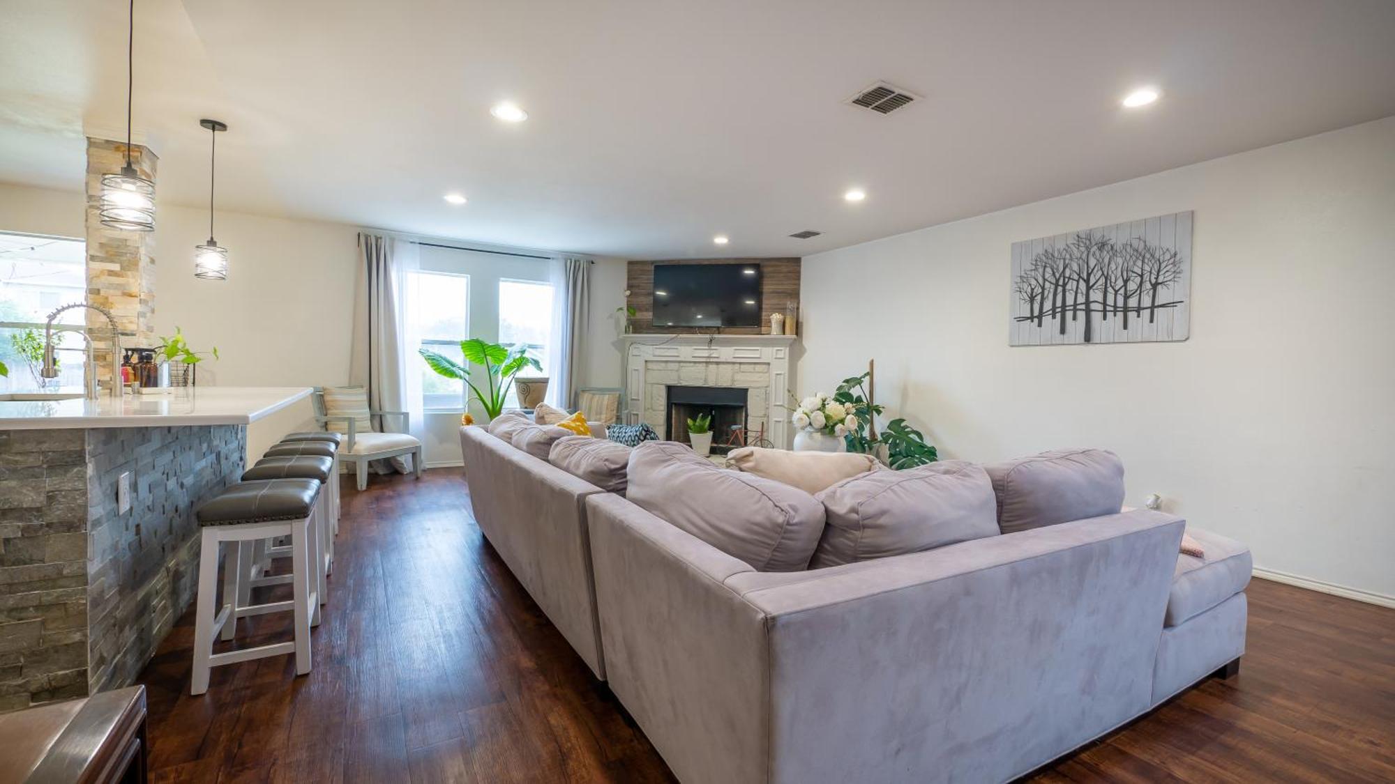 Lux & Spacious, Hillside, Accessibility Friendly * San Antonio