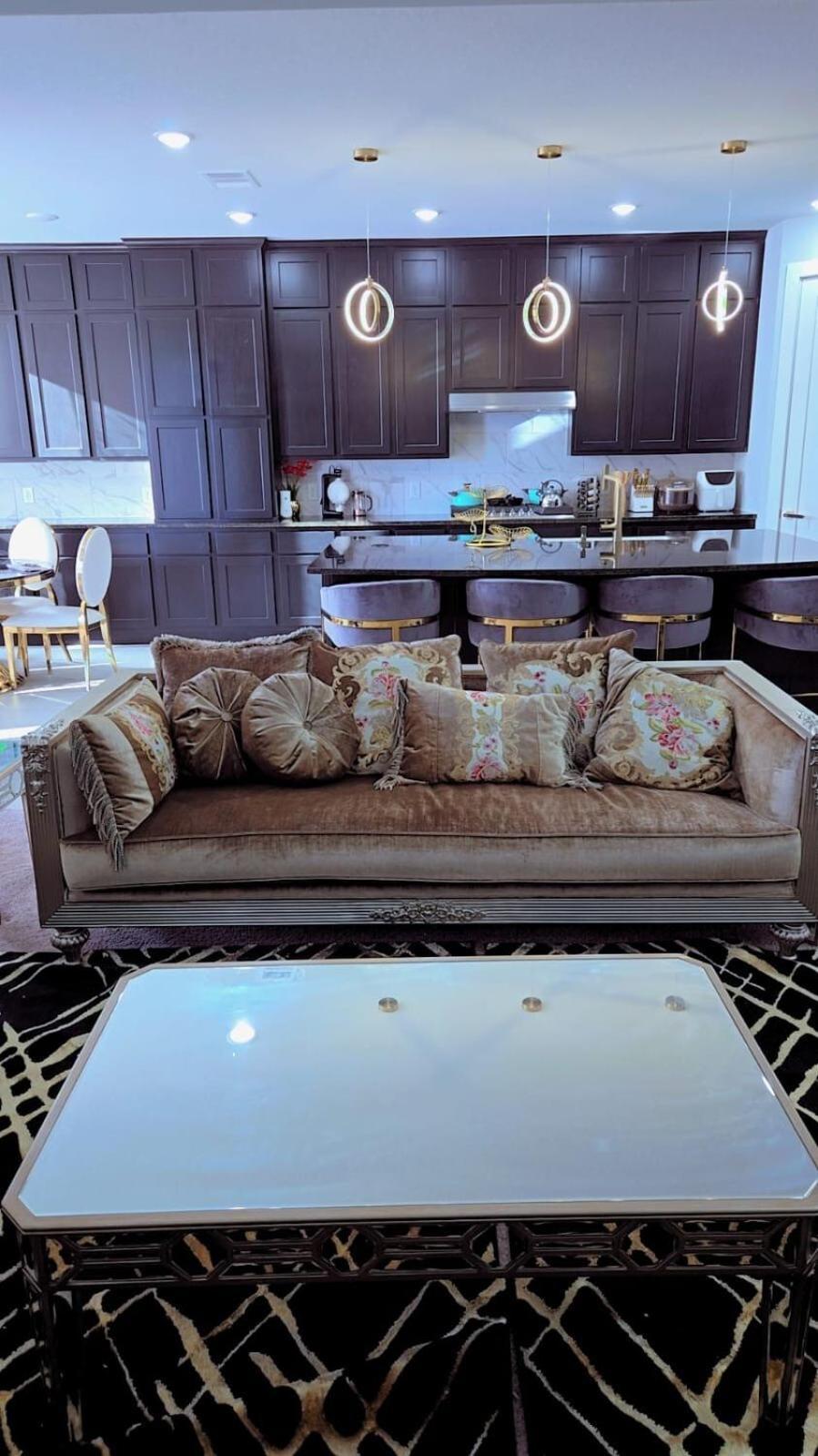 Elegant Luxury In Uptown *