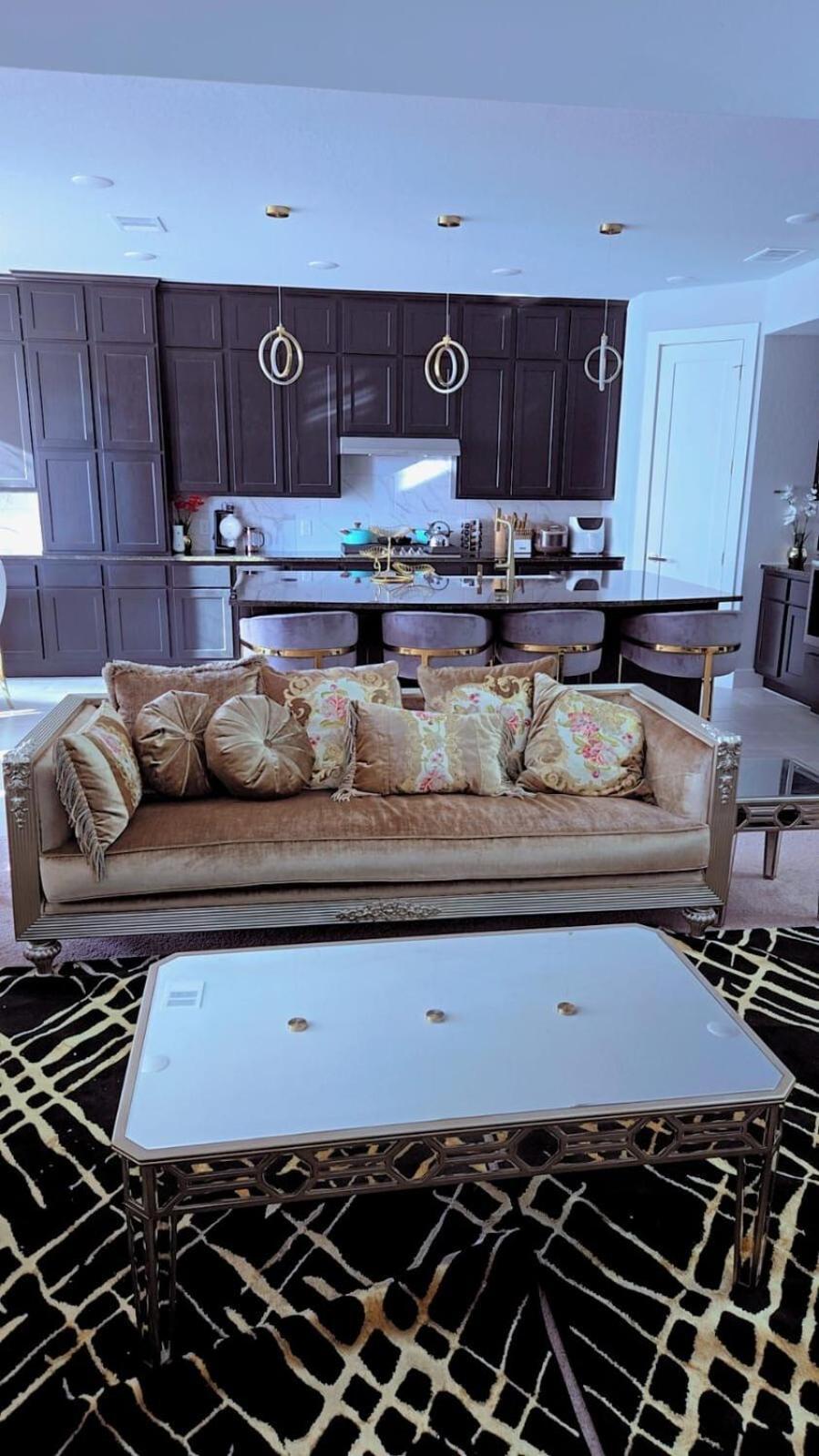 Elegant Luxury In Uptown