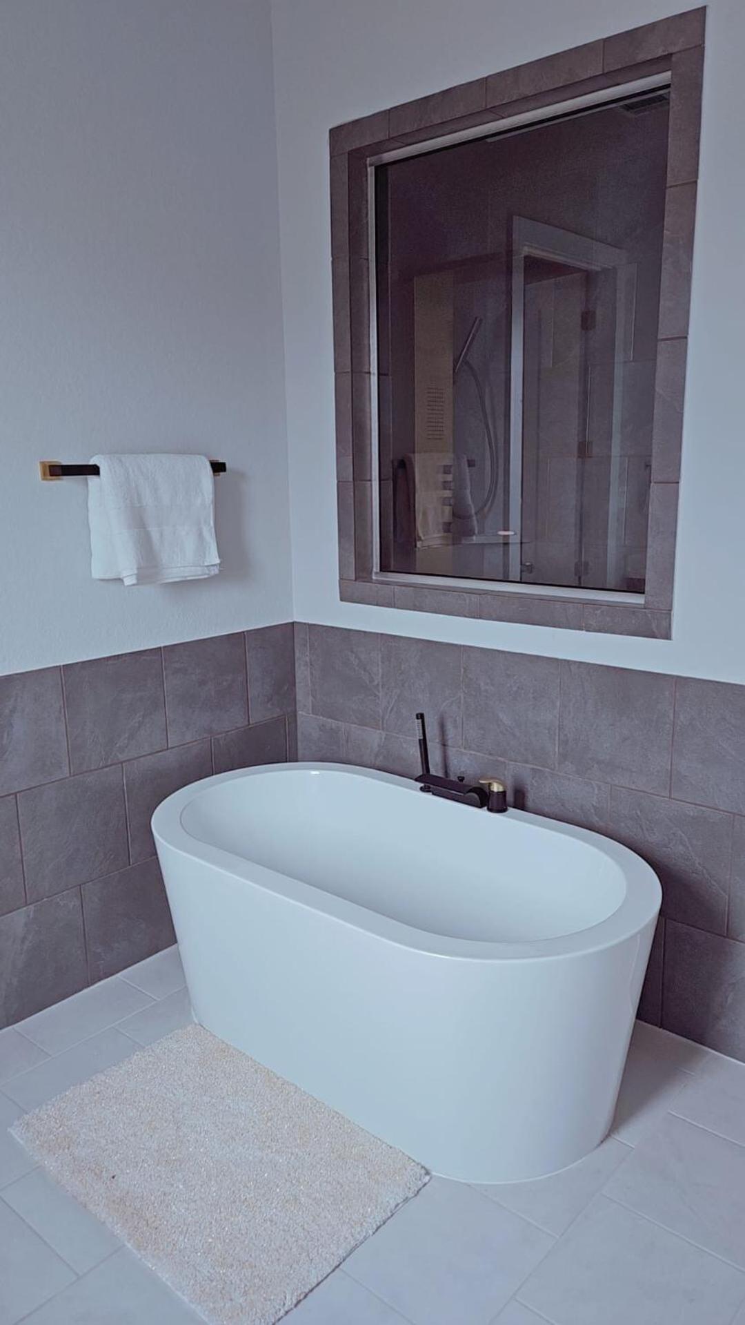 Elegant Luxury In Uptown *