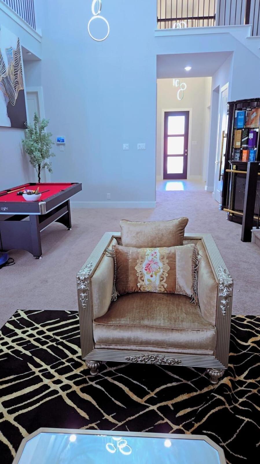 Elegant Luxury In Uptown Villa