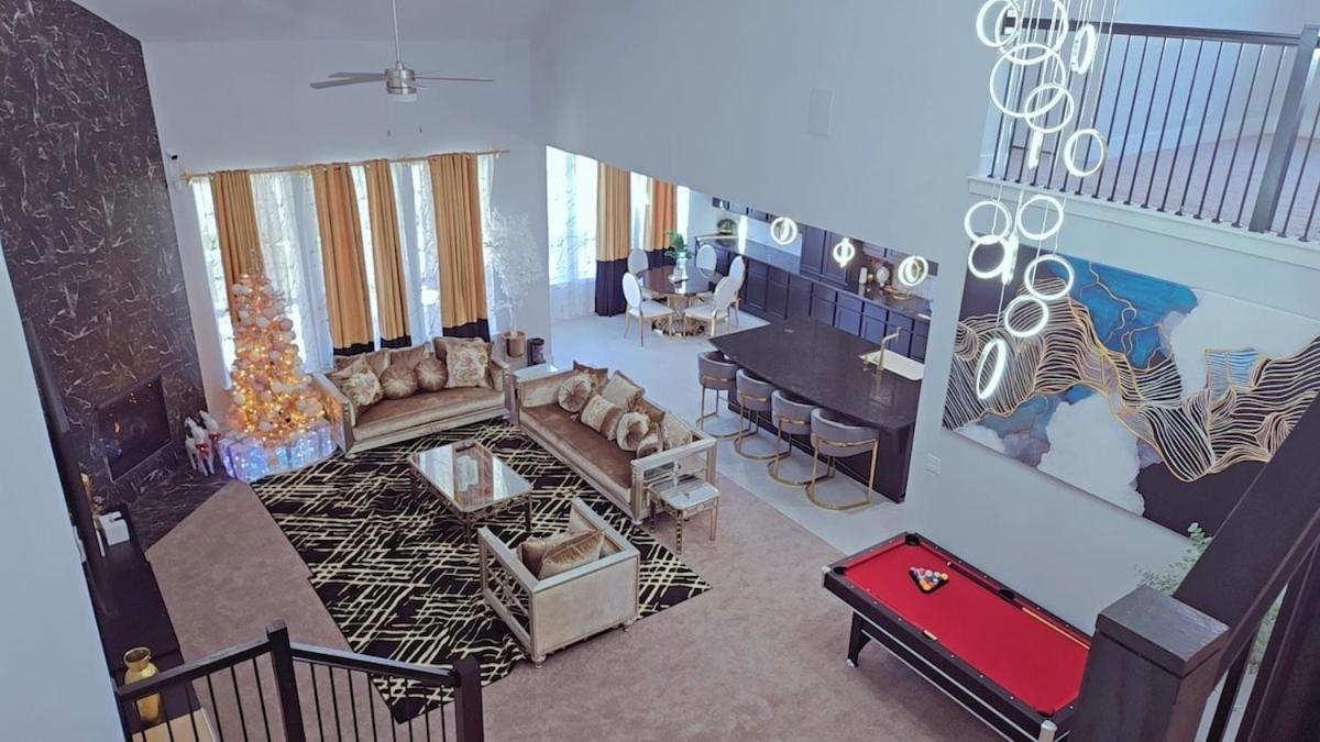 Elegant Luxury In Uptown Villa