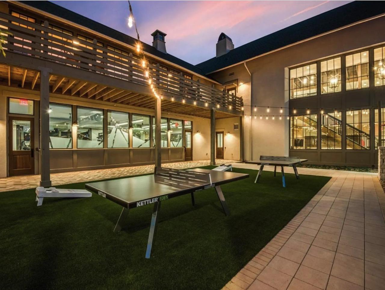 Landing At Vecina - 2 Bedrooms In Stone Oak