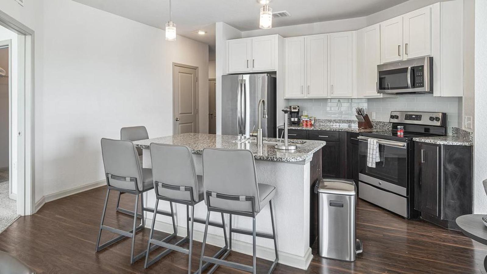 Landing At Vecina - 2 Bedrooms In Stone Oak Apartment *