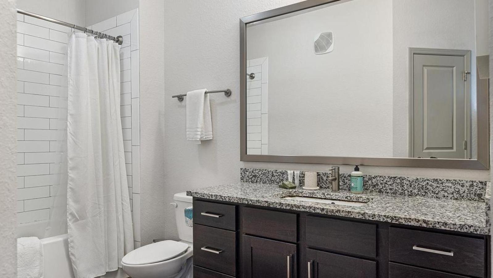 Landing At Vecina - 2 Bedrooms In Stone Oak *