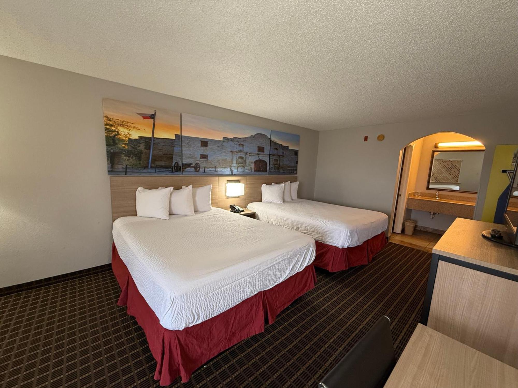 Days By Wyndham Interstate Hwy 35 North Hotel 2*