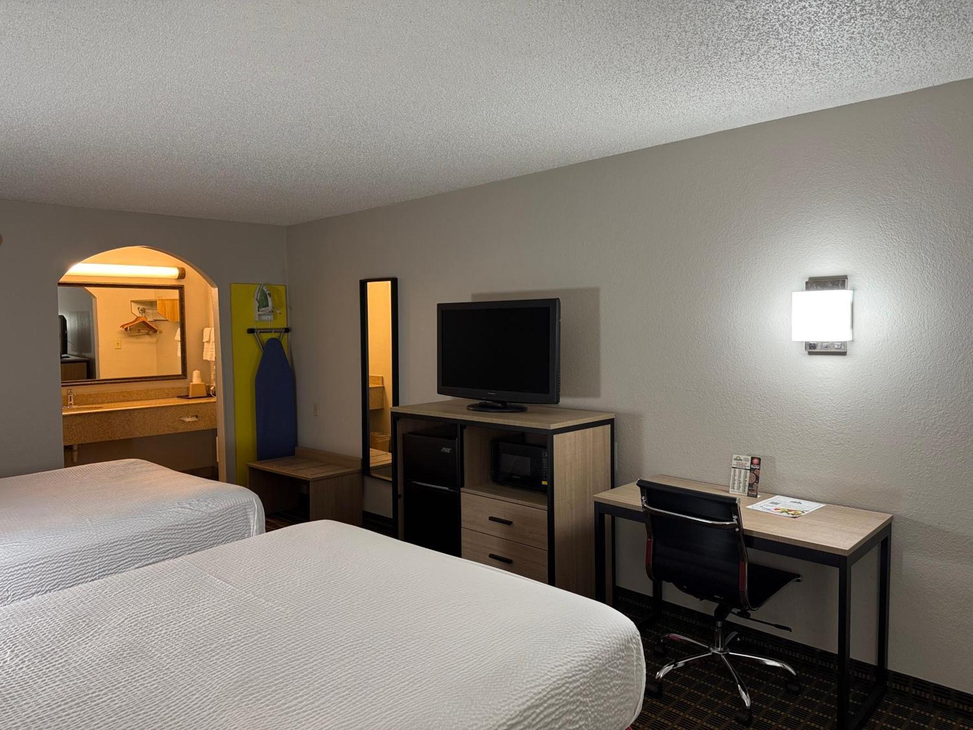 Days By Wyndham Interstate Hwy 35 North Hotel