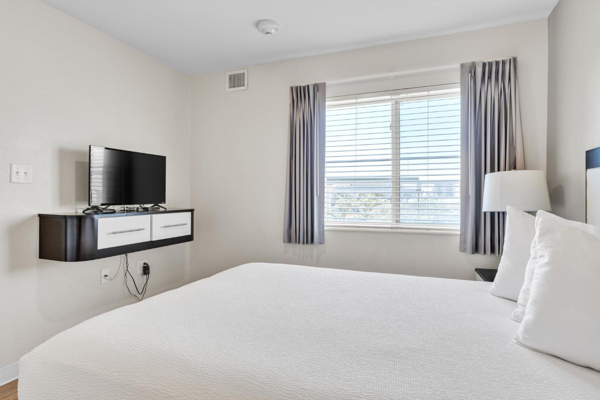 Simplicity At The Rim 1314 I Comfy 2 Bed 2 Bath San Antonio