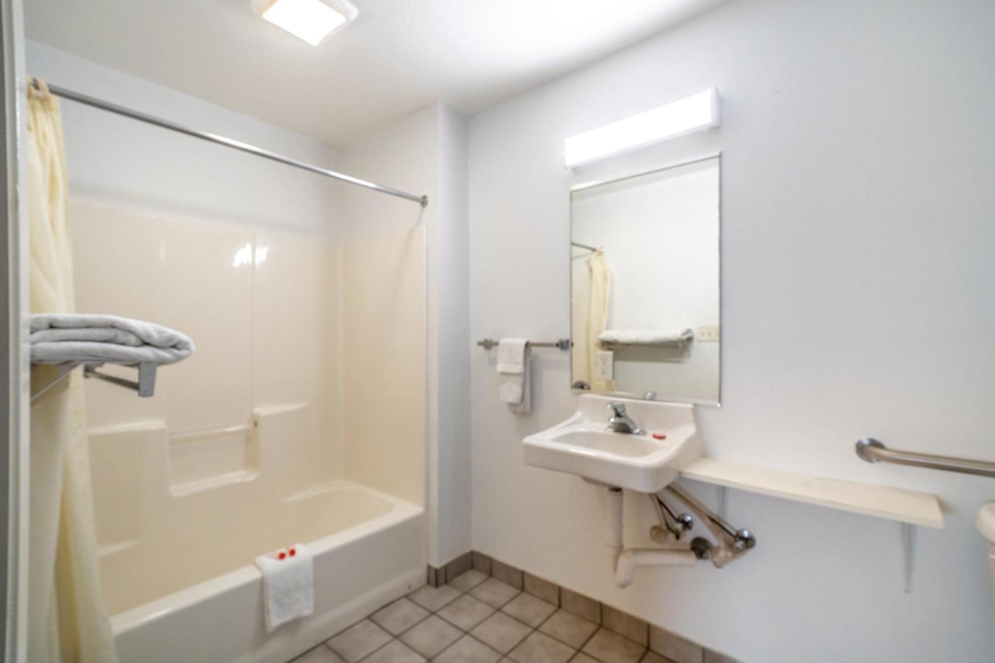 Hotel Oyo Near At&t Center