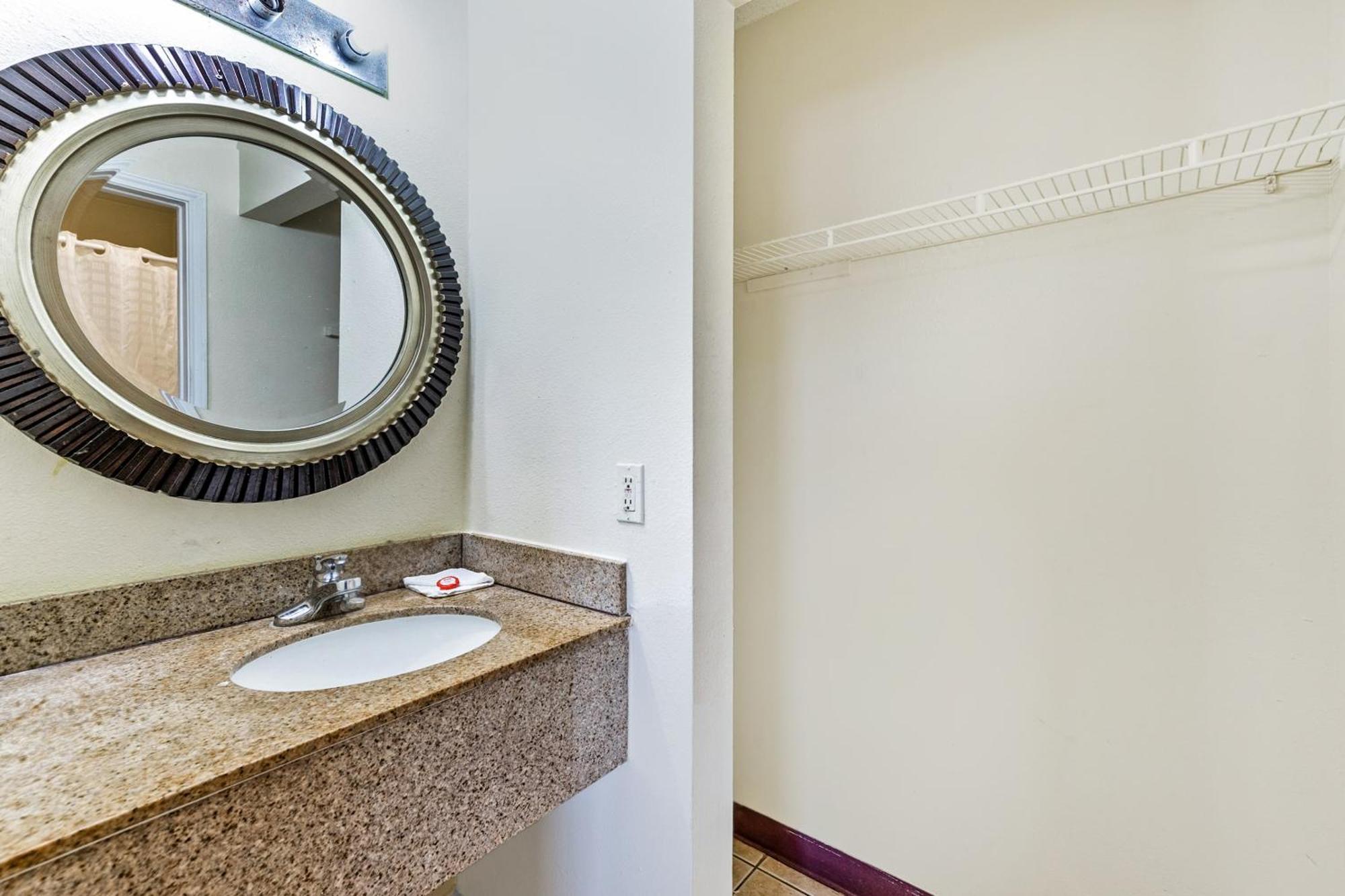 Hotel Oyo Lackland Near Seaworld *