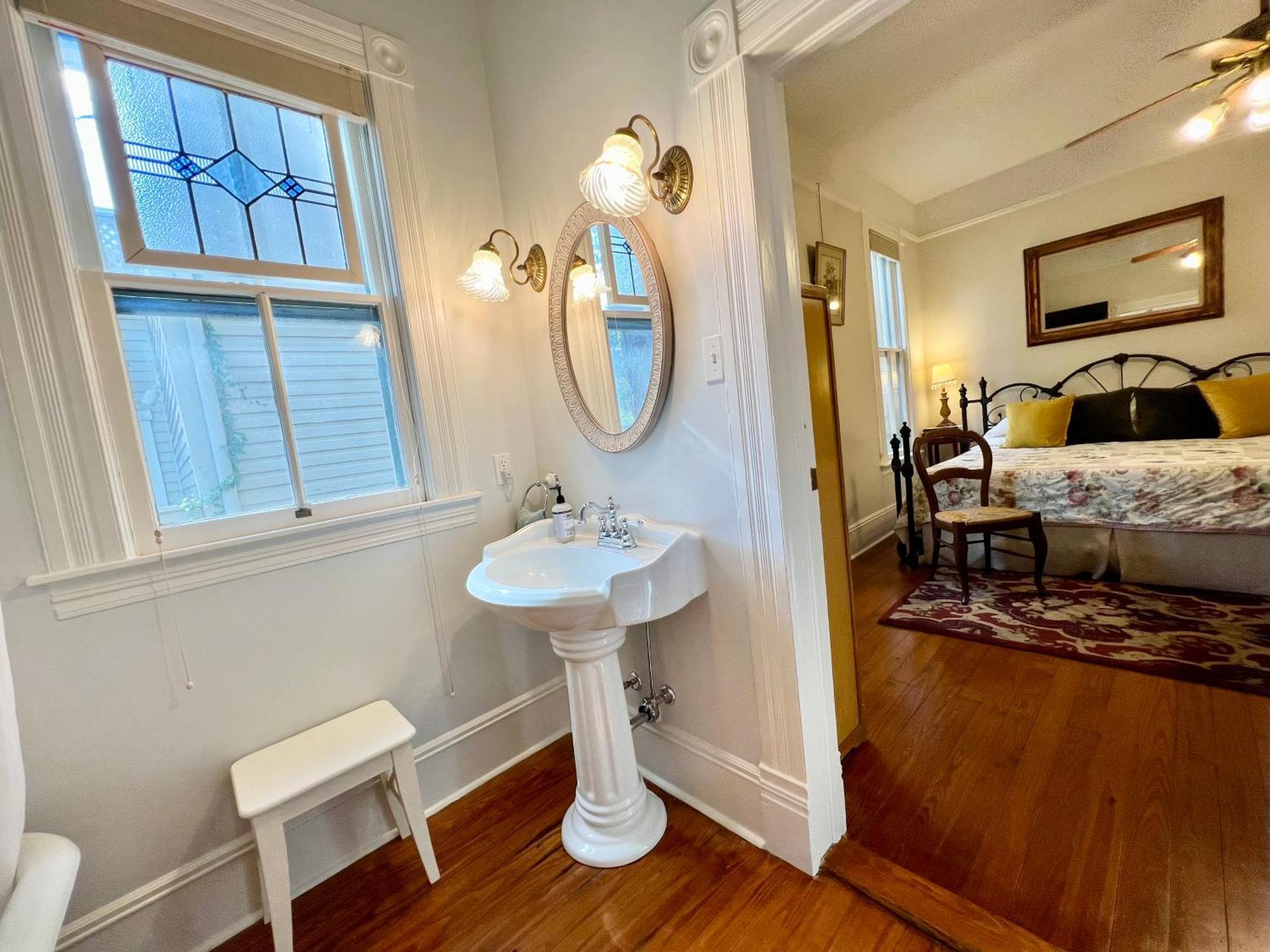Brackenridge House 3*