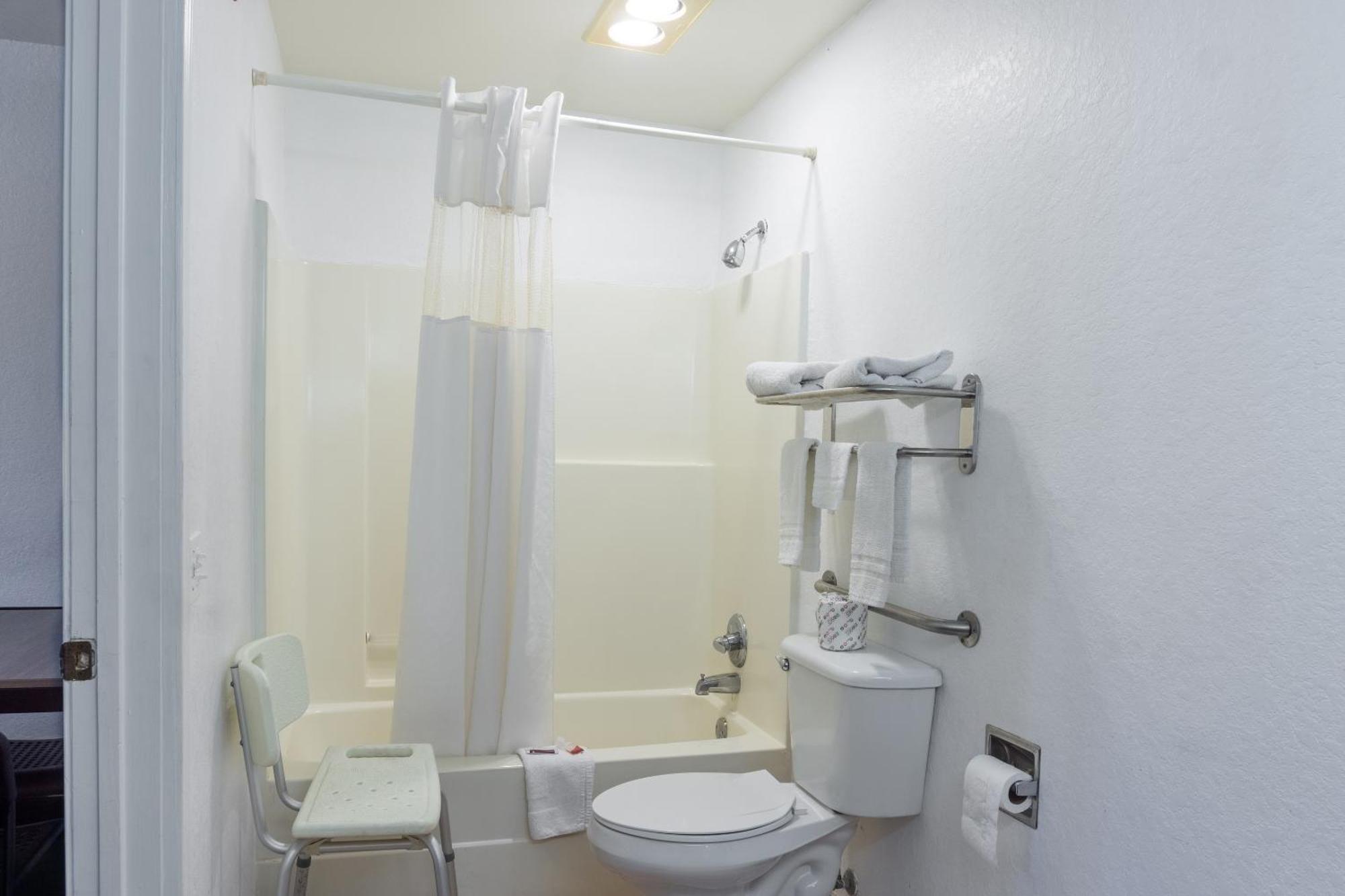 Hotel Oyo & Medical Center 2*