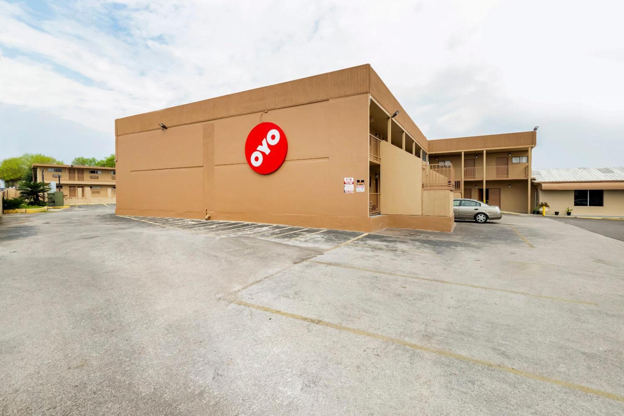 Oyo Lackland Afb Seaworld Hwy 90 W 2* San Antonio