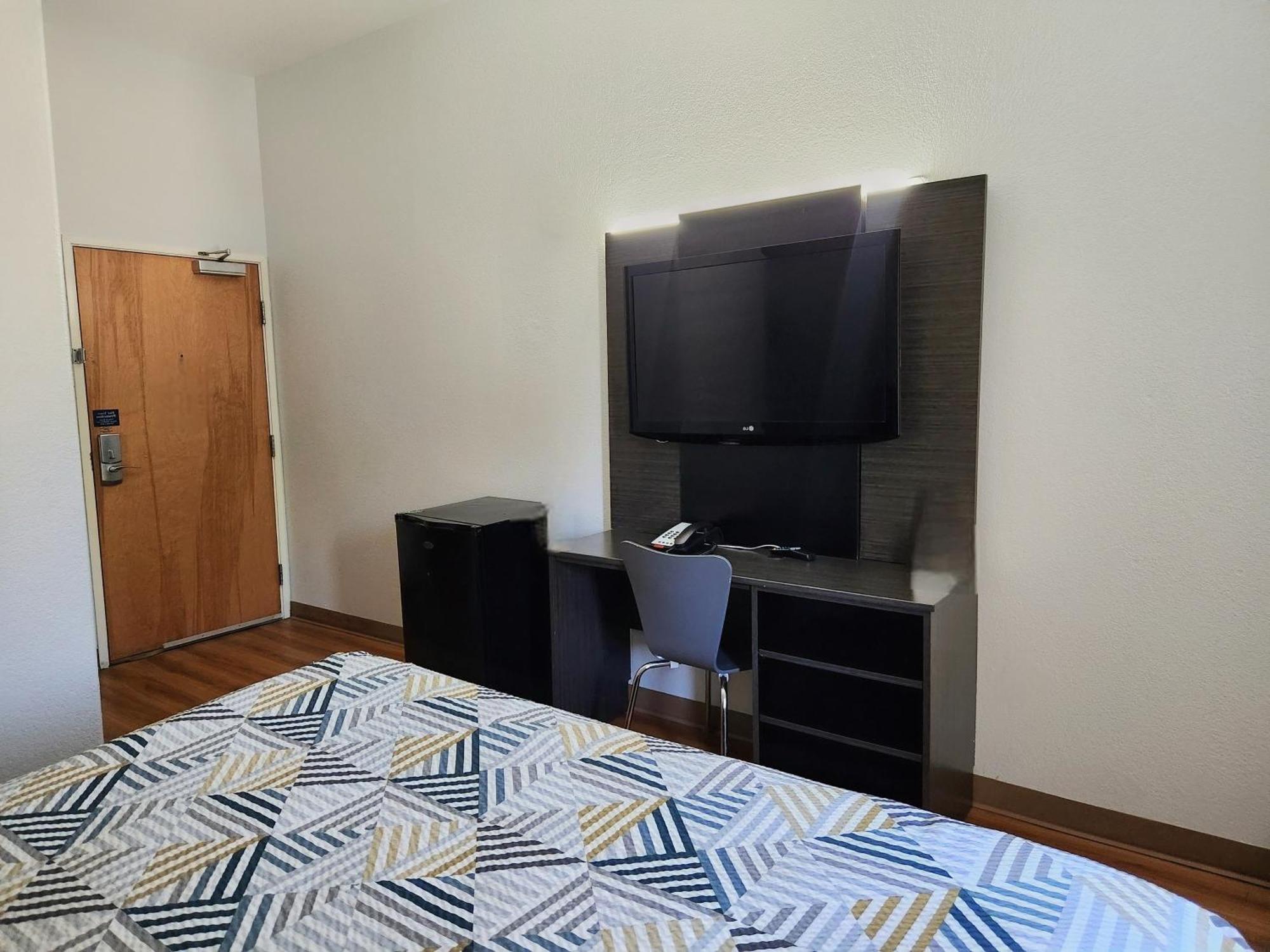 Baymont By Wyndham Airport Hotel 2*