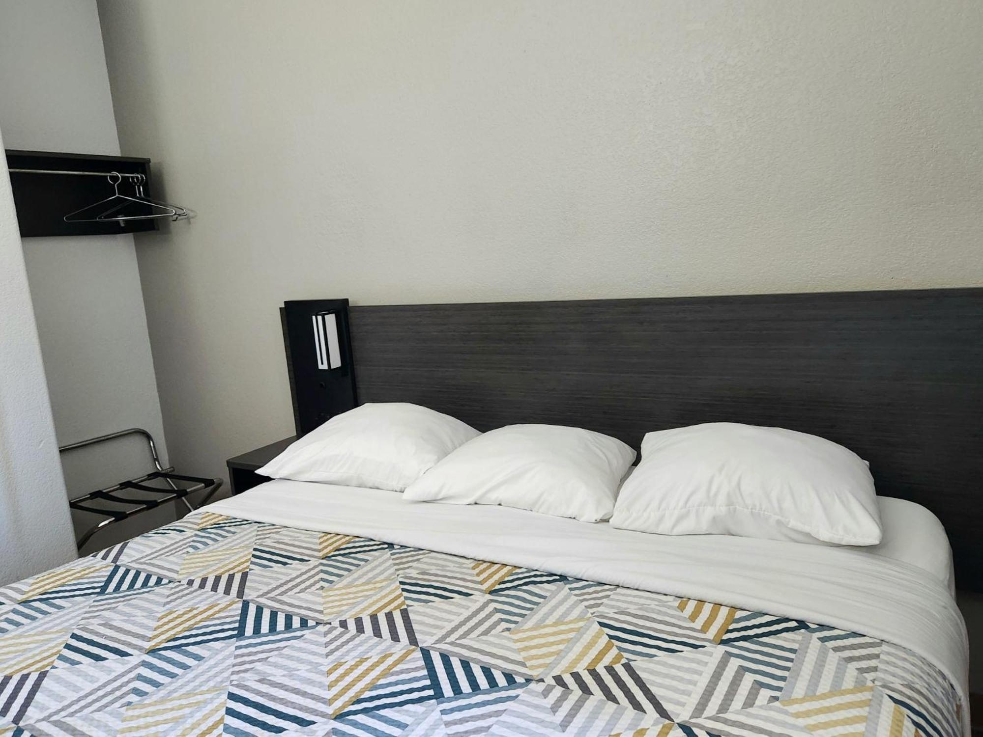 Hotel Baymont By Wyndham Airport San Antonio