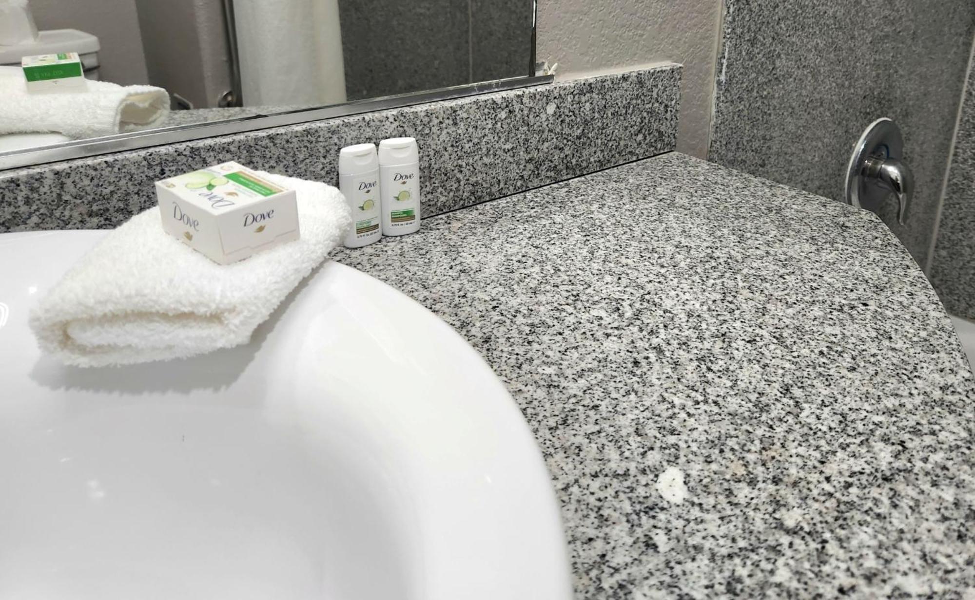 Baymont By Wyndham Airport 2*