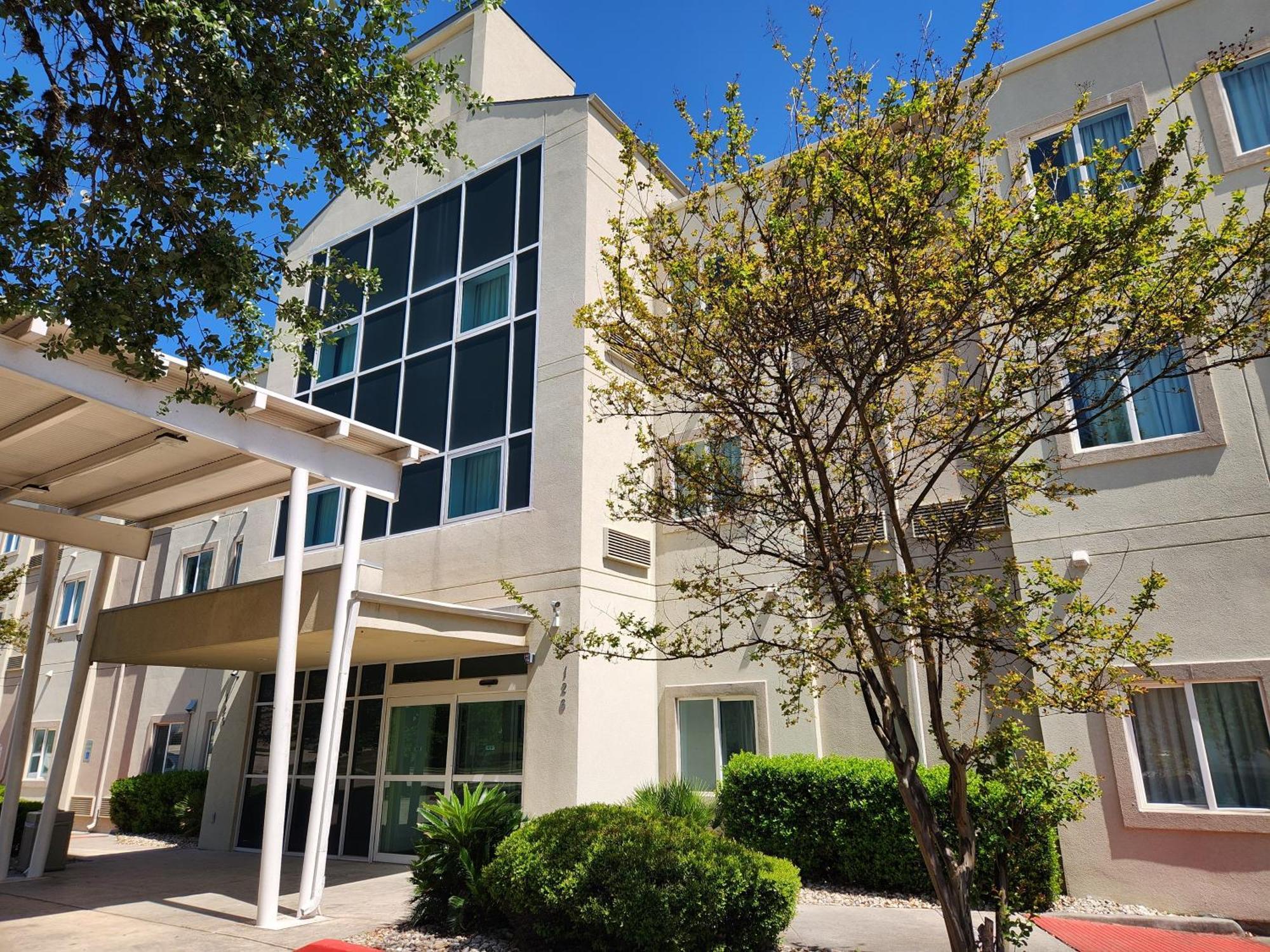 Baymont By Wyndham Airport Hotel