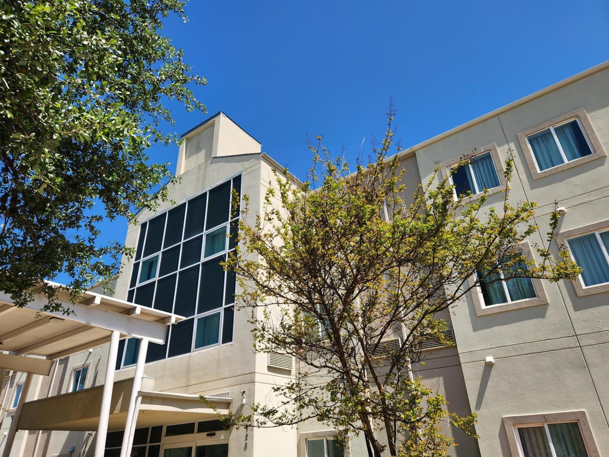 Baymont By Wyndham Airport Hotel 2*