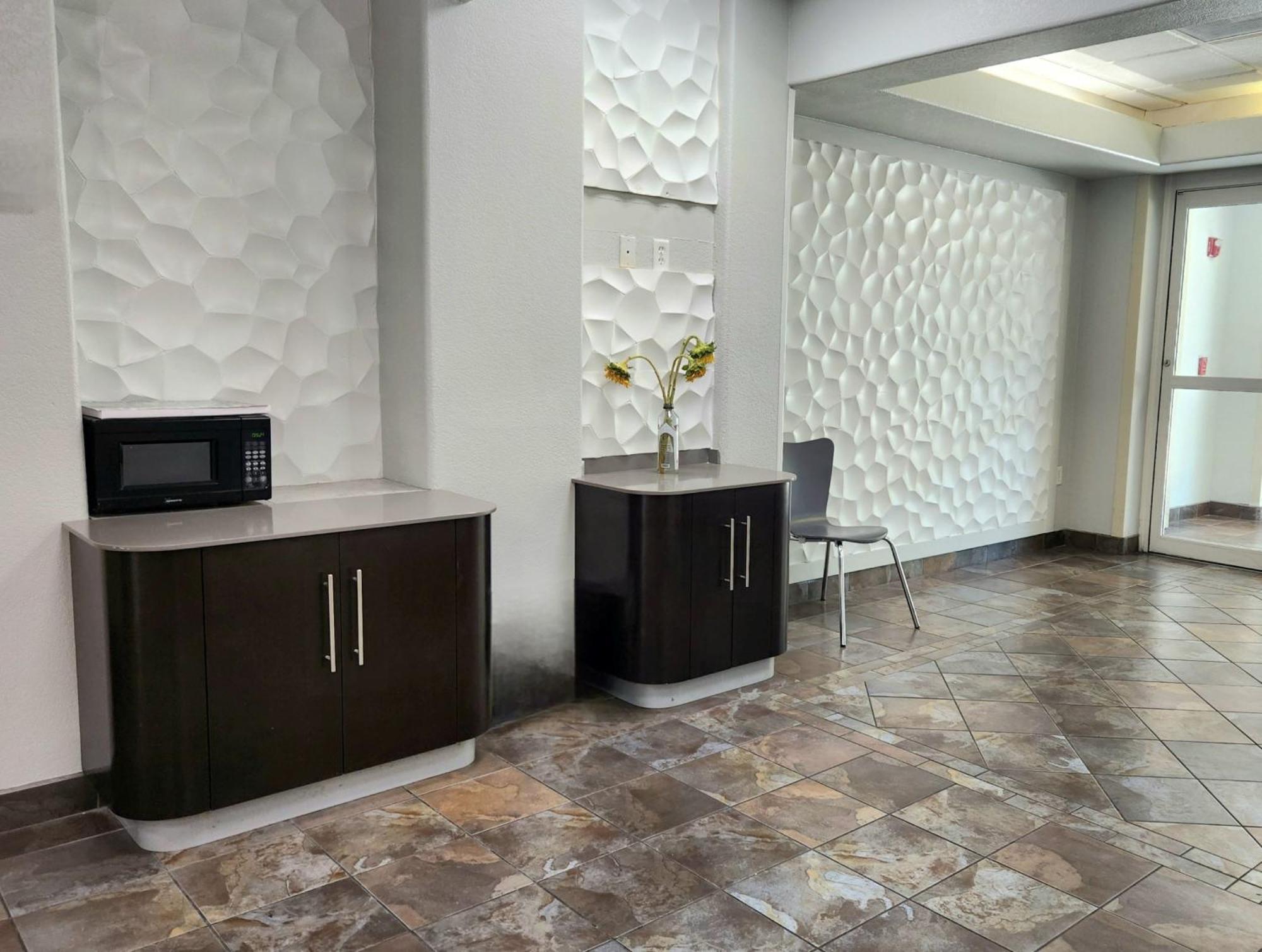 Baymont By Wyndham Airport Hotel San Antonio