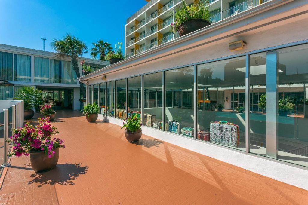 Hotel El Tropicano Riverwalk