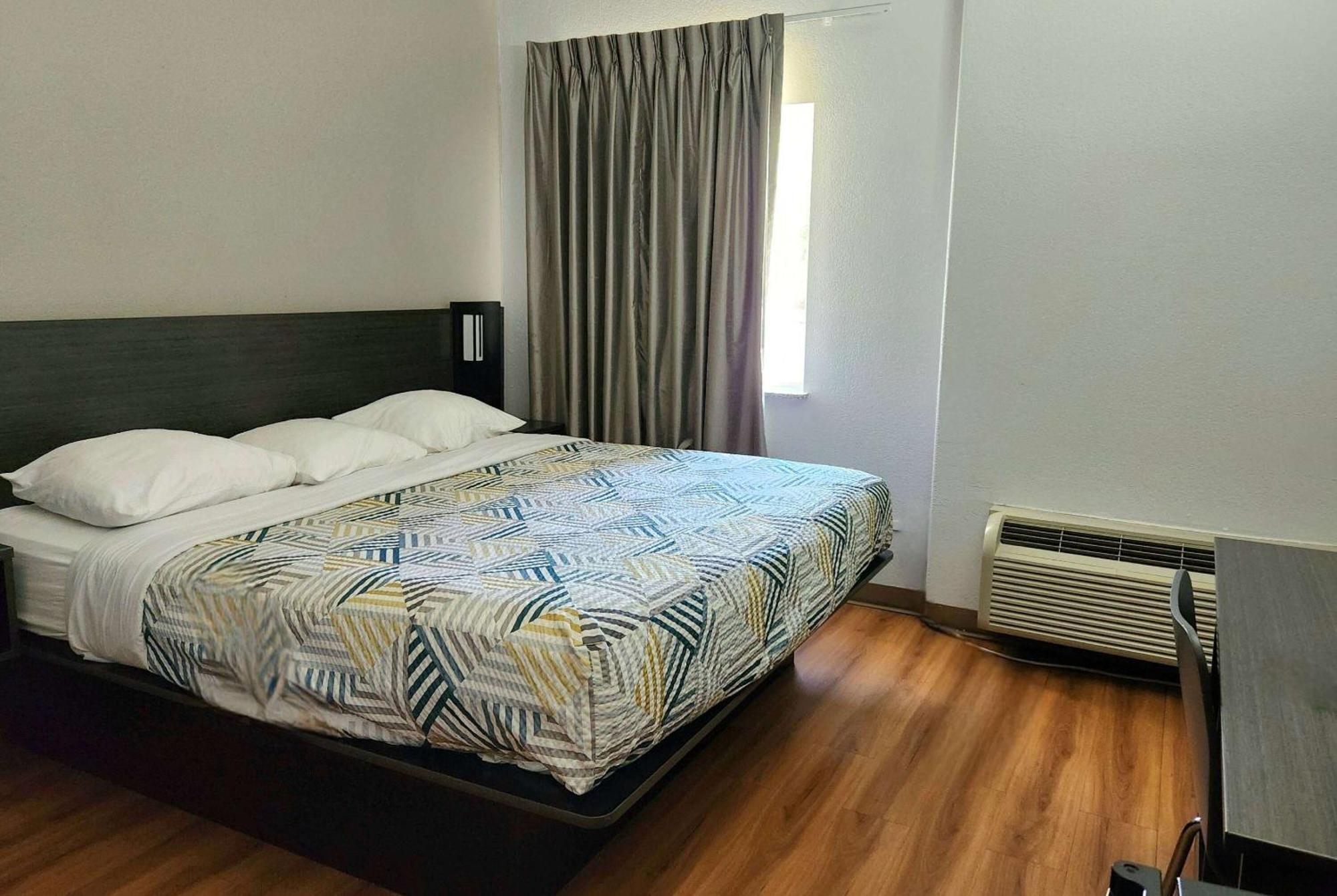 Baymont By Wyndham Airport Hotel San Antonio