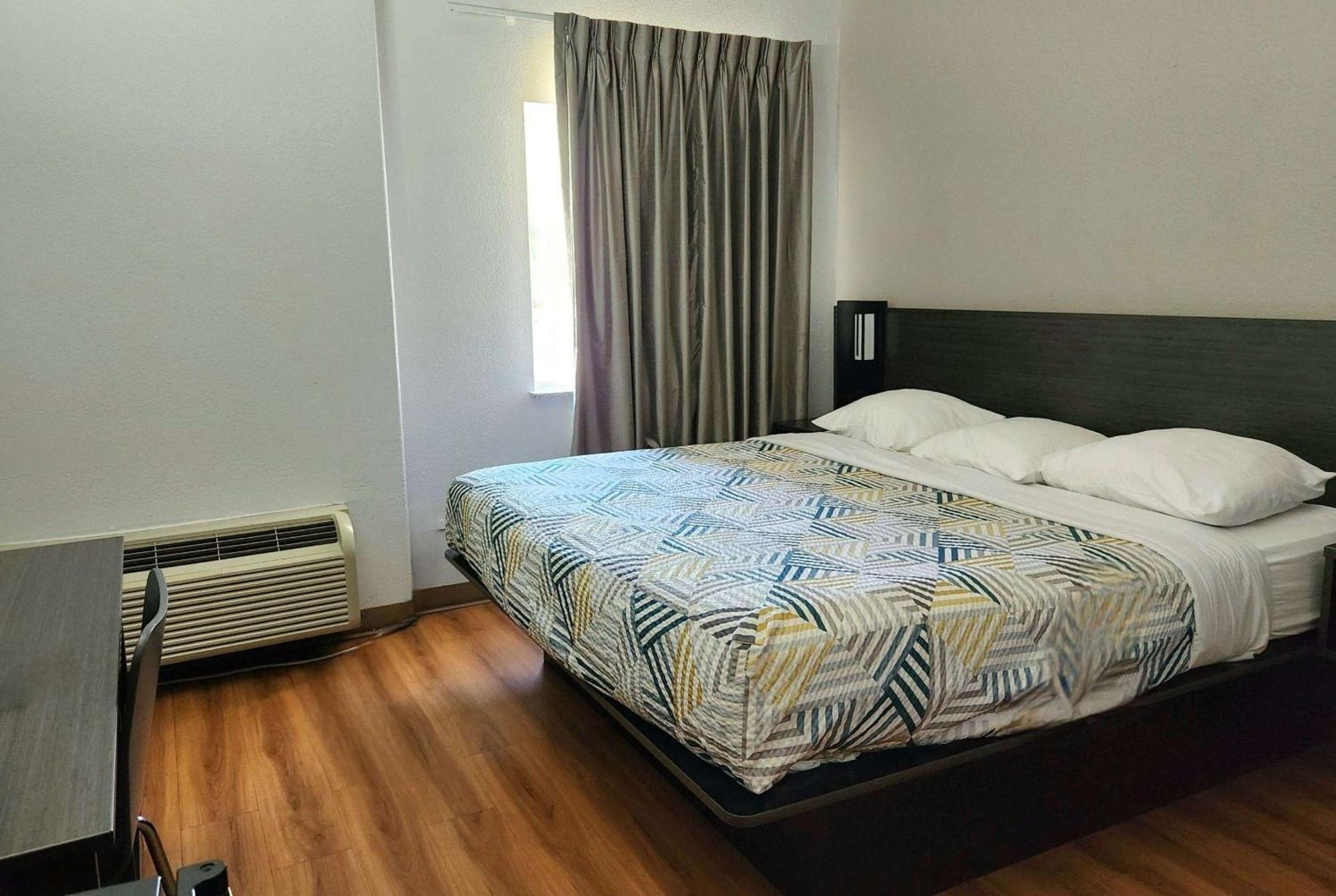 Hotel Baymont By Wyndham Airport San Antonio