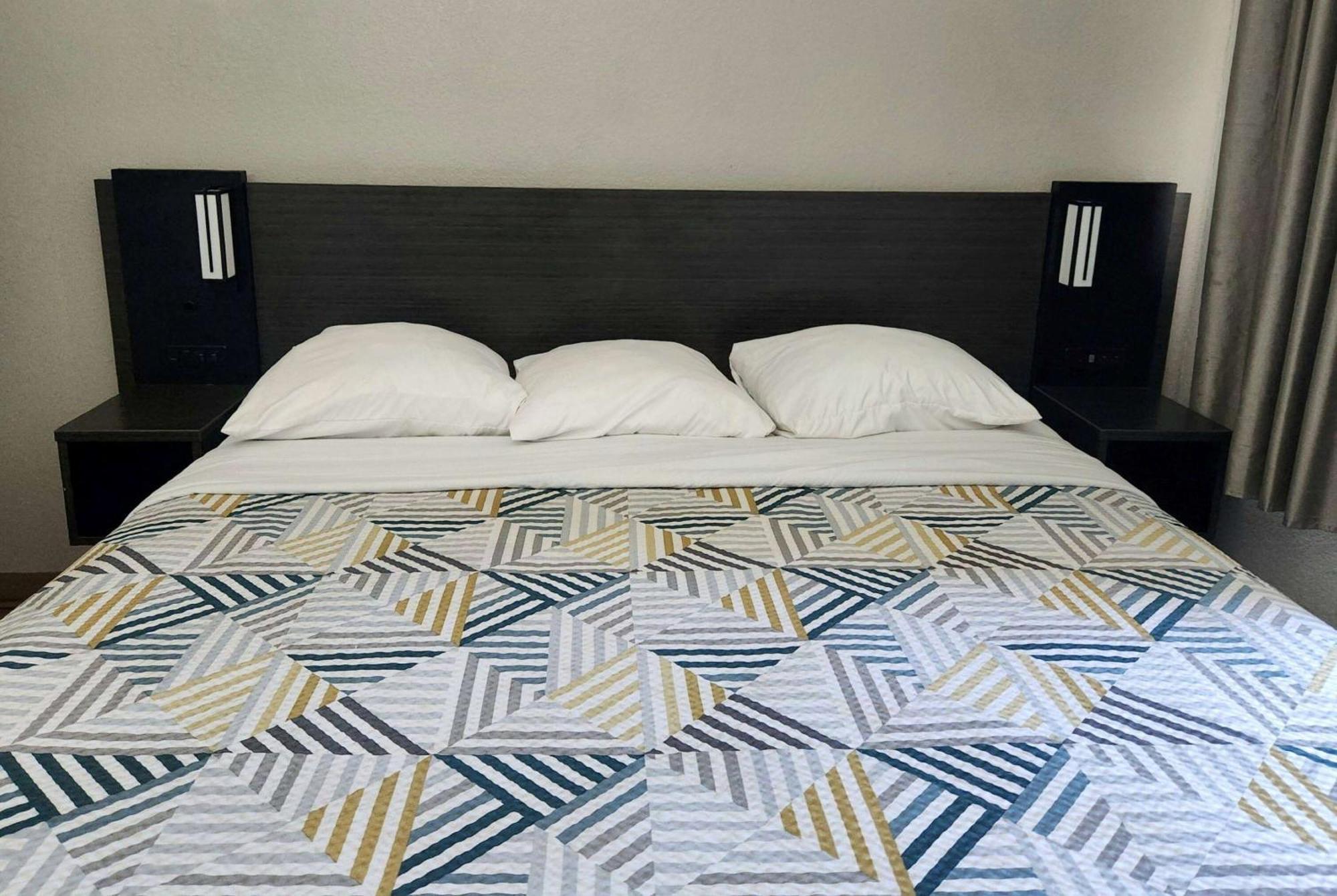 Baymont By Wyndham Airport Hotel