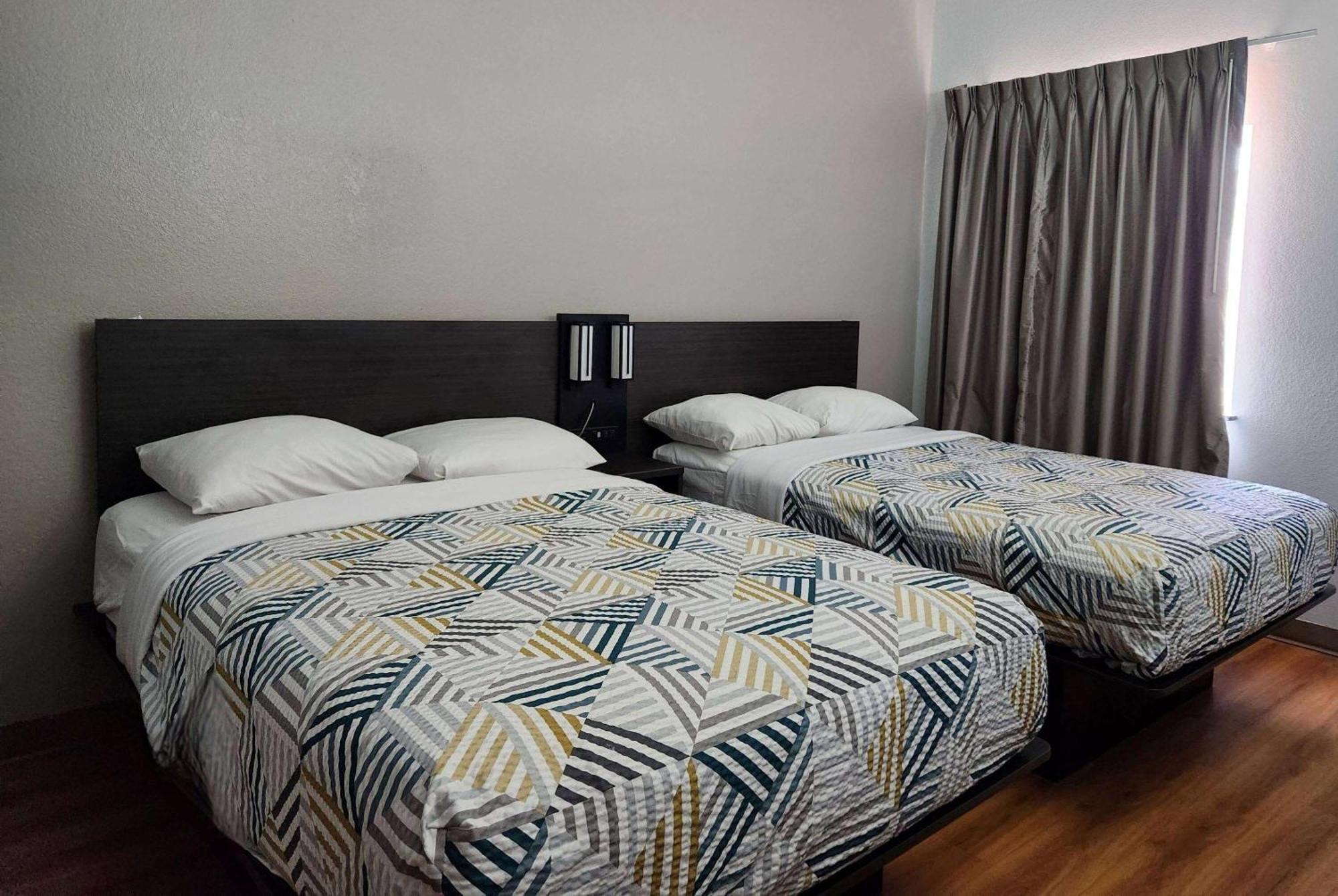 Hotel Baymont By Wyndham Airport San Antonio