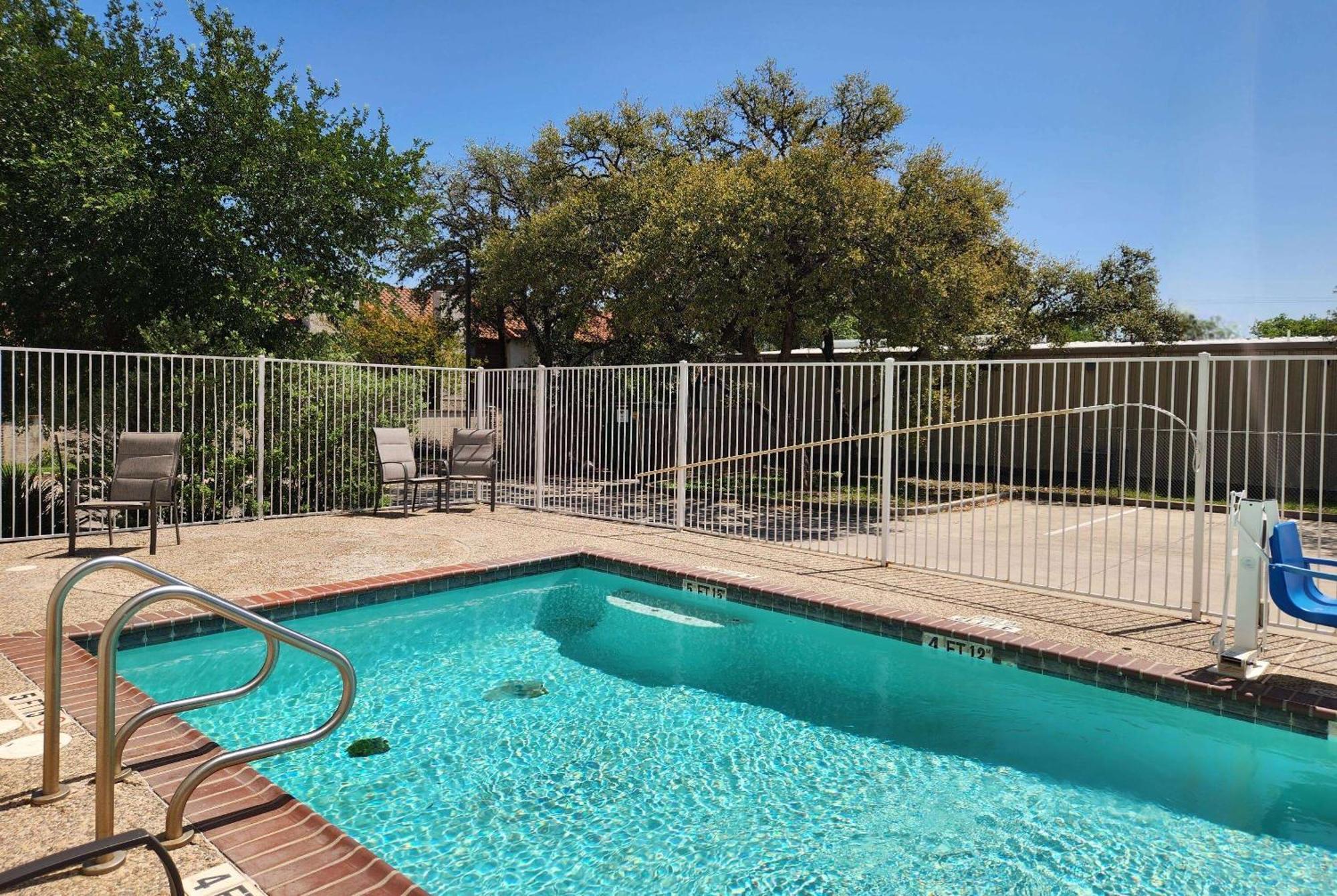 Baymont By Wyndham Airport Hotel