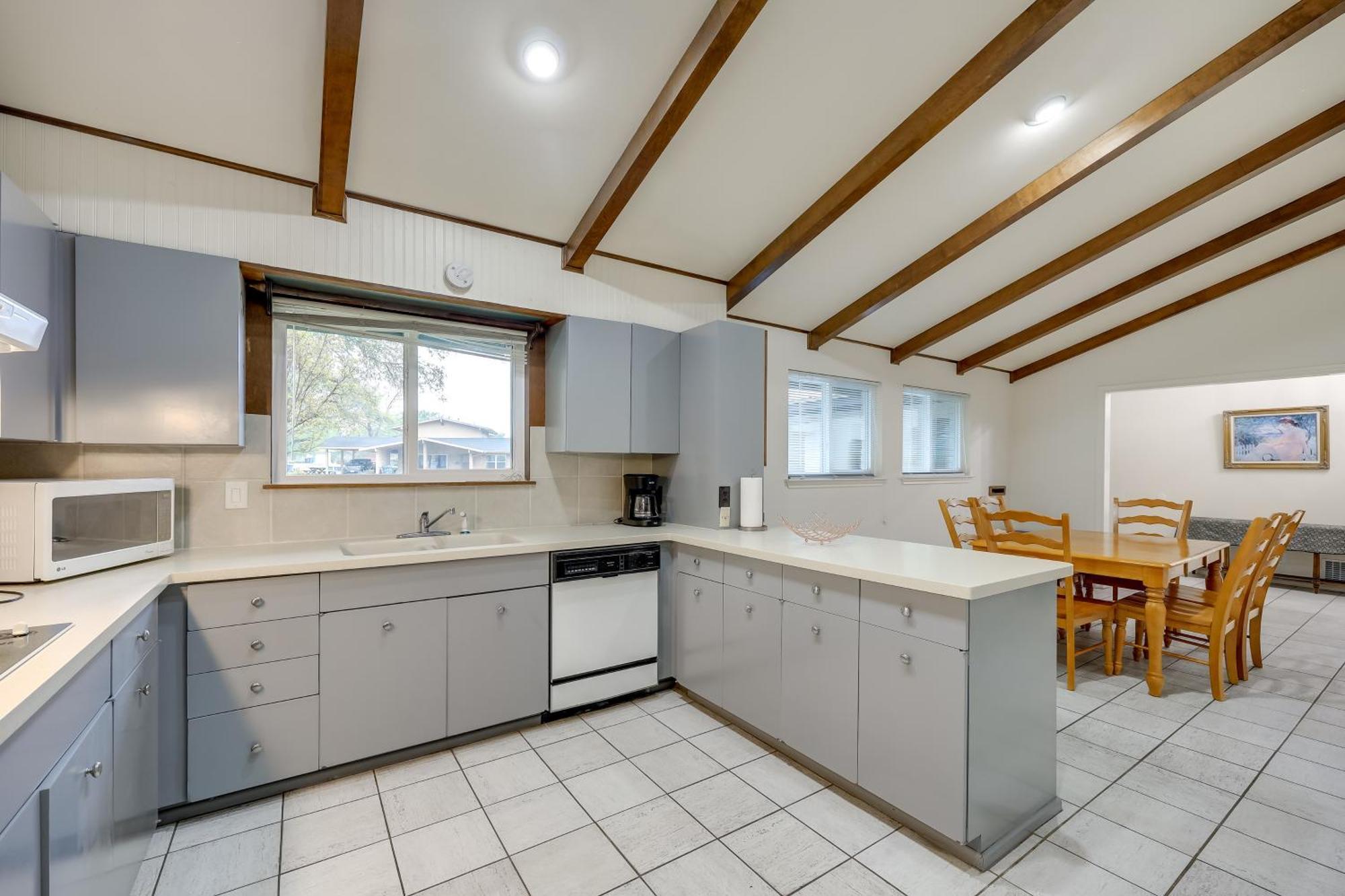 Charming Abode About 10 Mi To River Walk! Holiday home