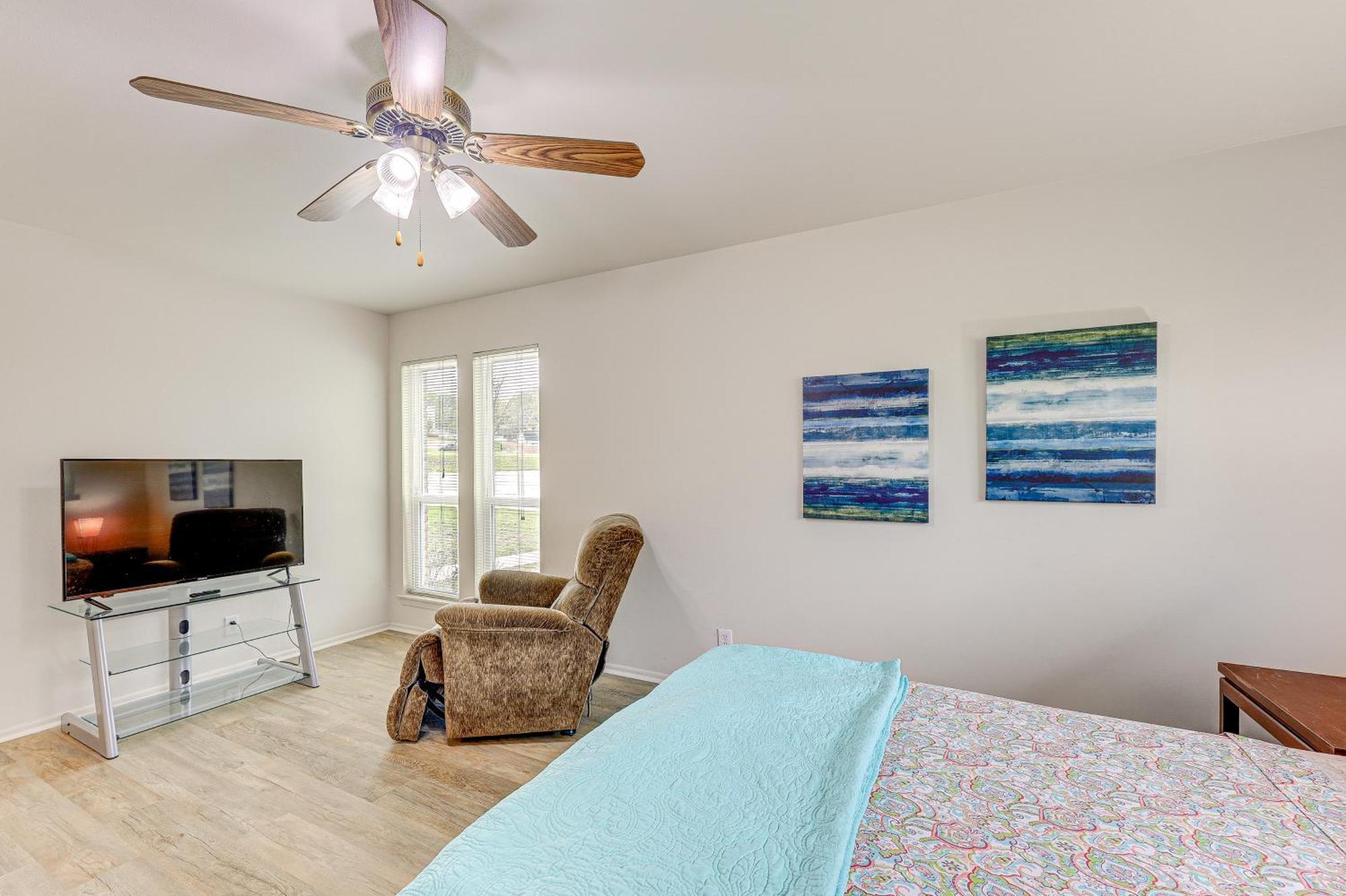 Charming Abode About 10 Mi To River Walk! *