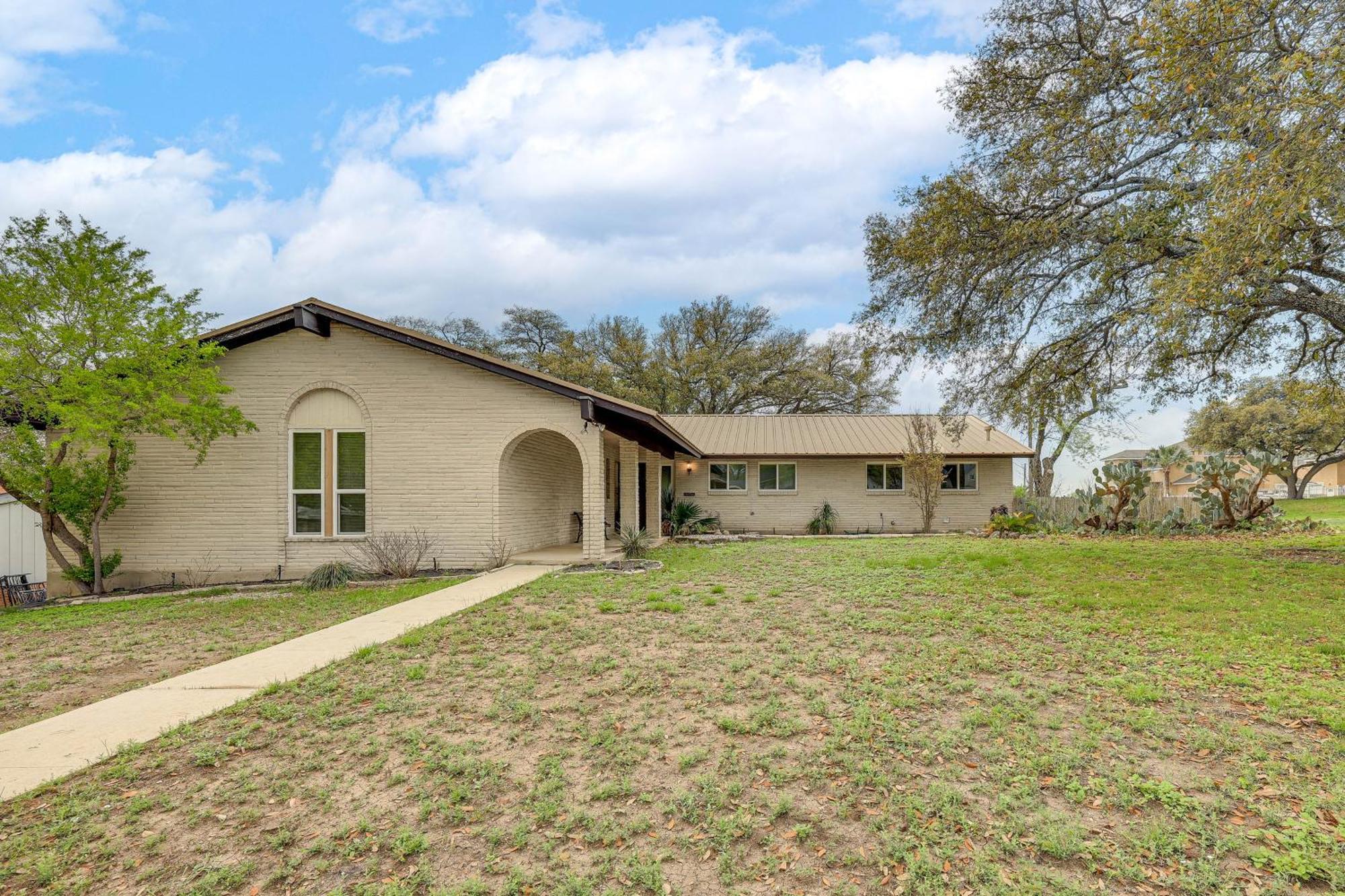 Charming Abode About 10 Mi To River Walk! *